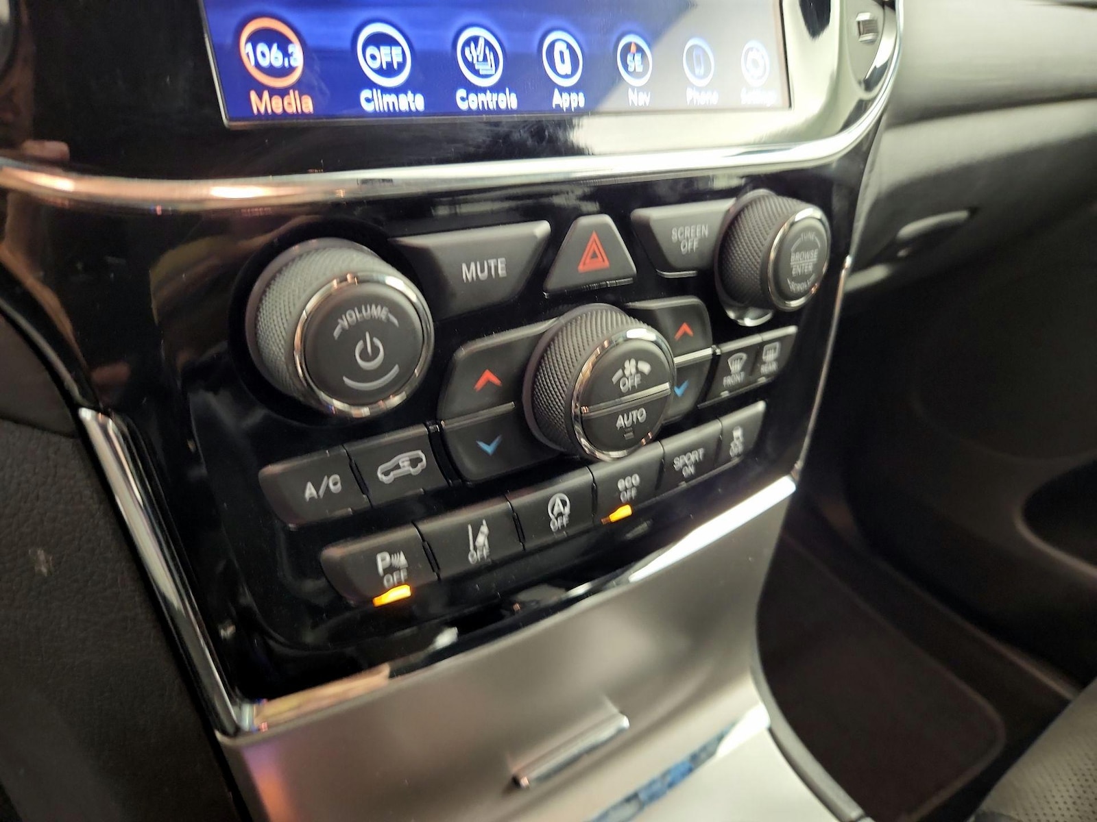 2020 Jeep Grand Cherokee Altitude - Photo 18