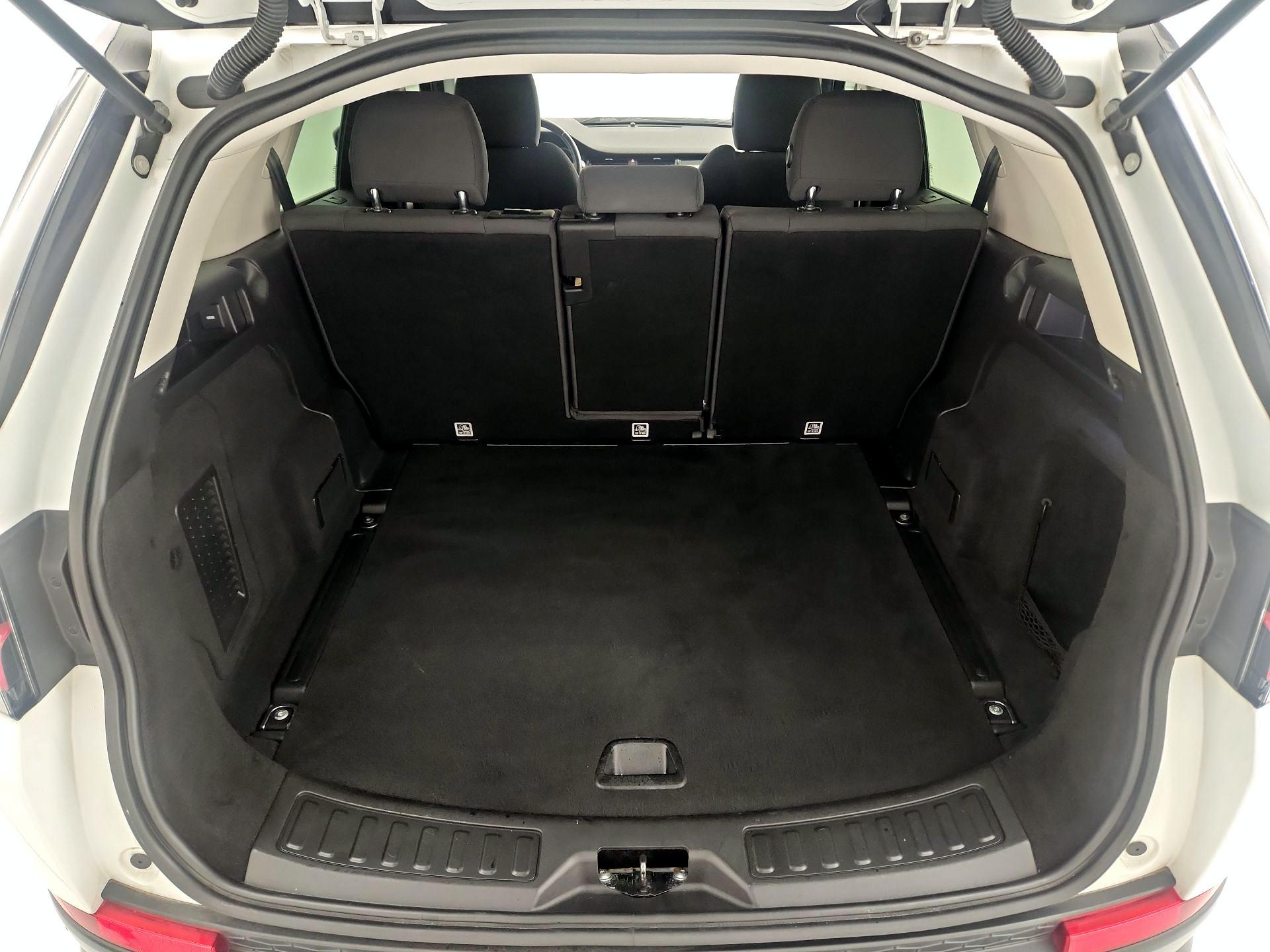 Thumbnail: 2020 Land Rover Discovery Sport - 20