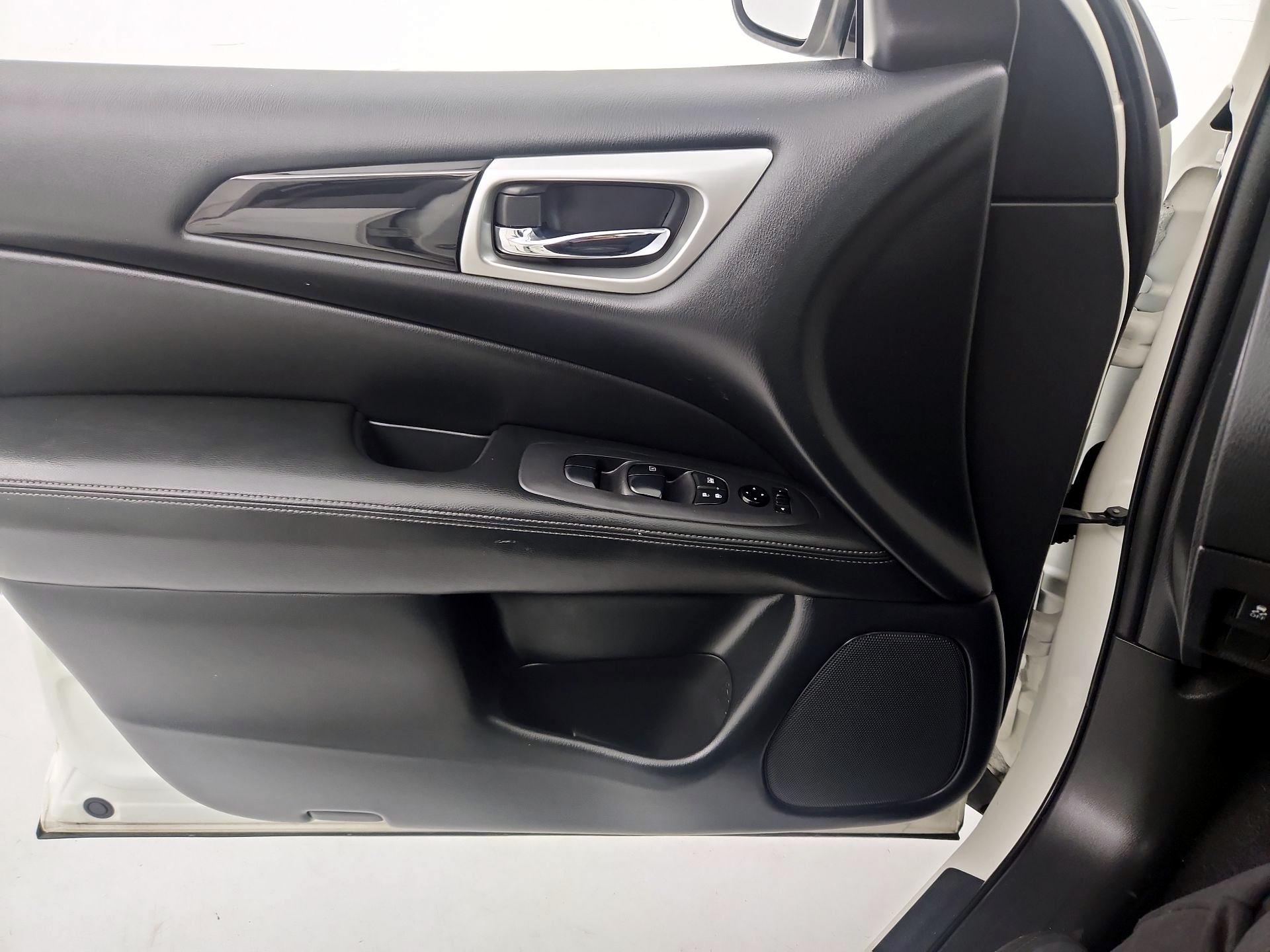 Thumbnail: 2020 Nissan Pathfinder - 12