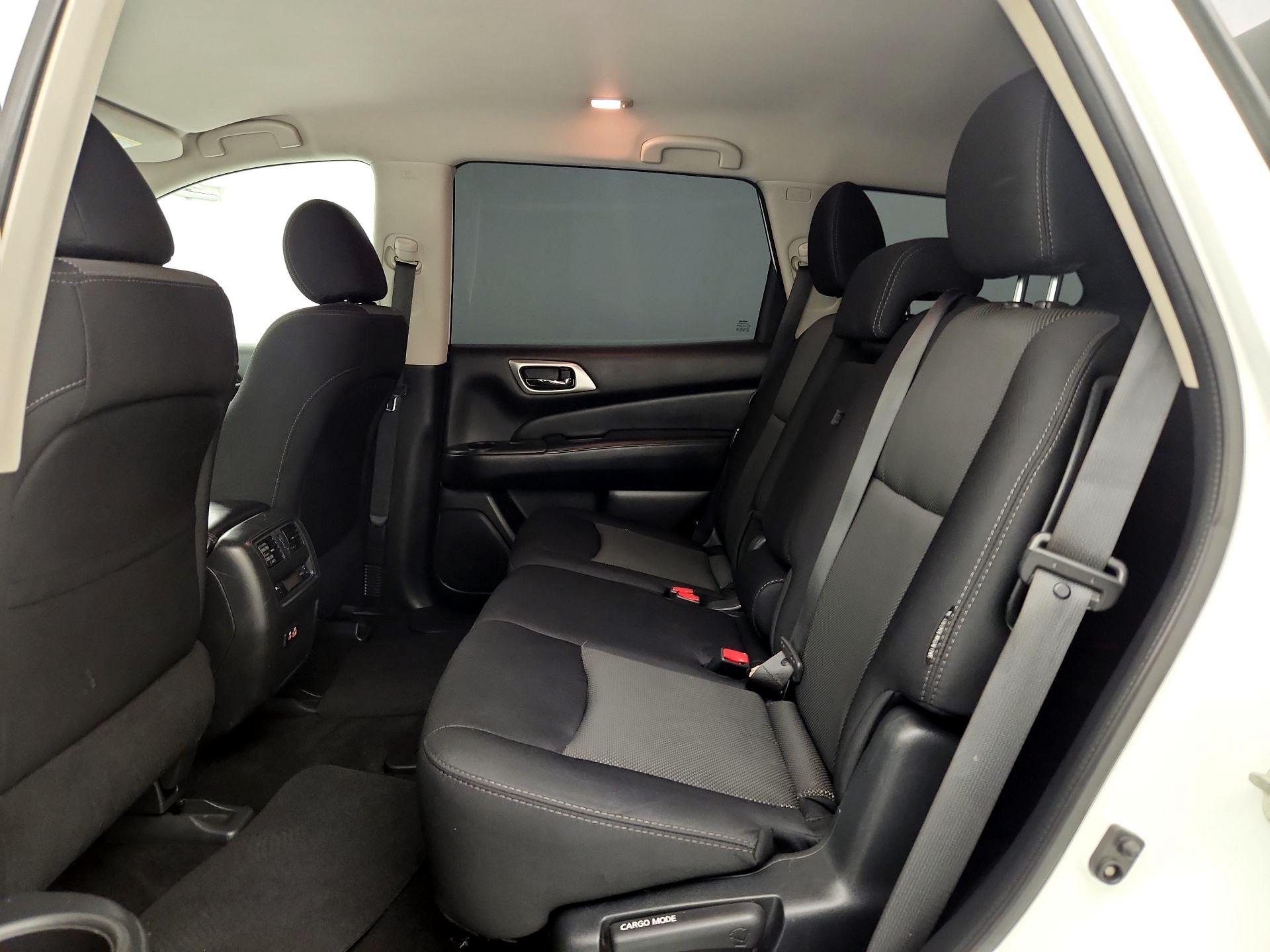 Thumbnail: 2020 Nissan Pathfinder - 18