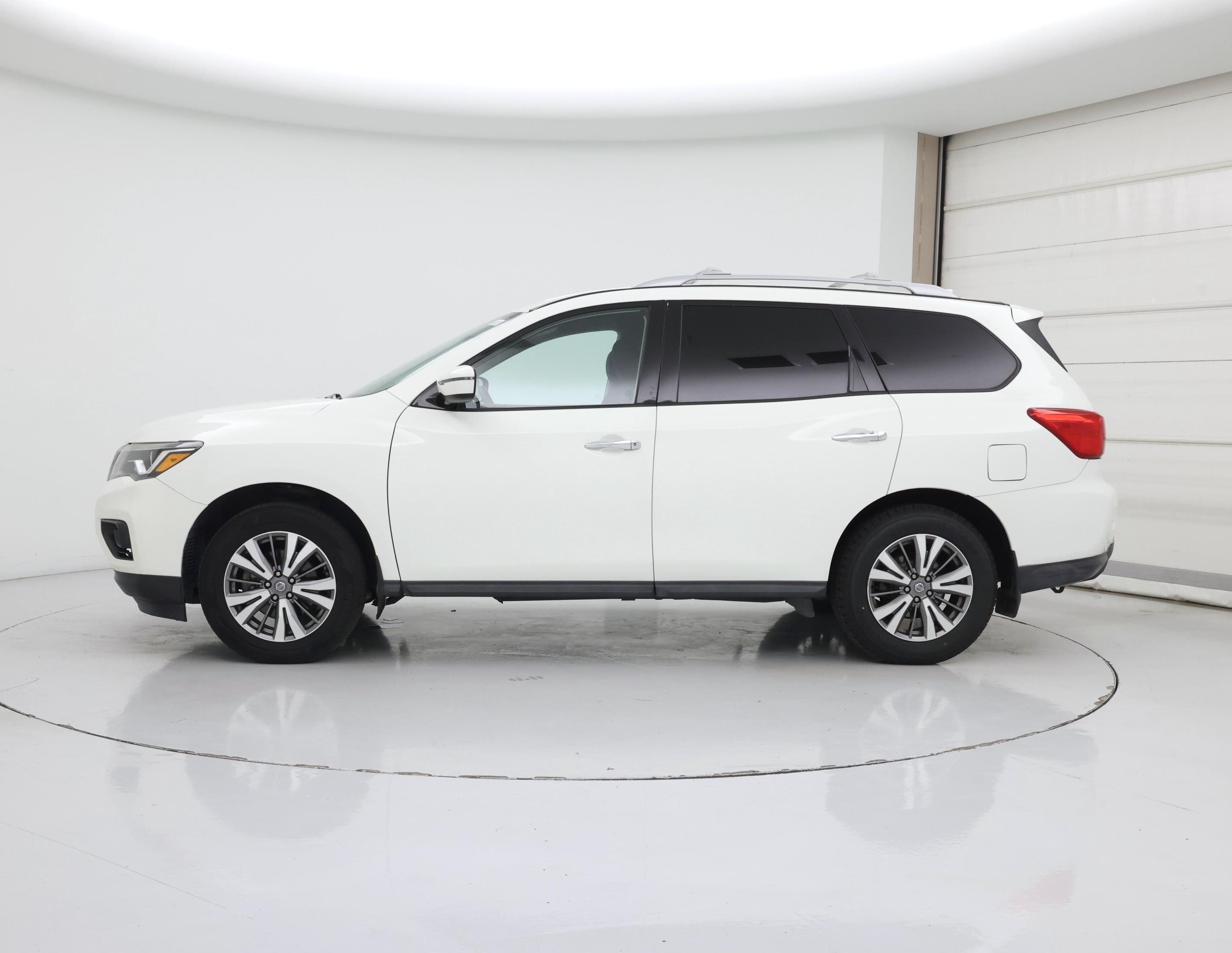 Thumbnail: 2020 Nissan Pathfinder - 3