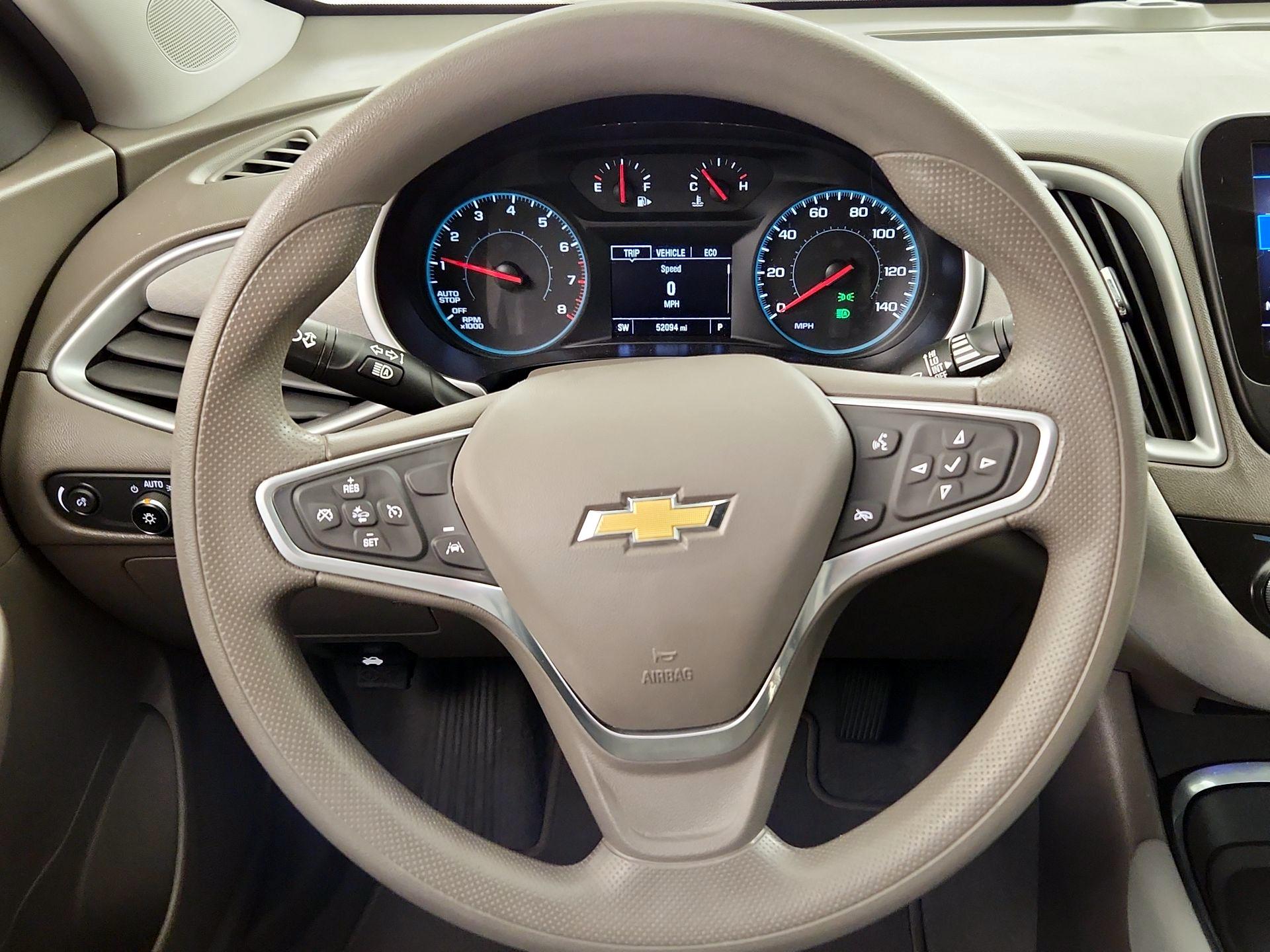 Thumbnail: 2022 Chevrolet Malibu - 10