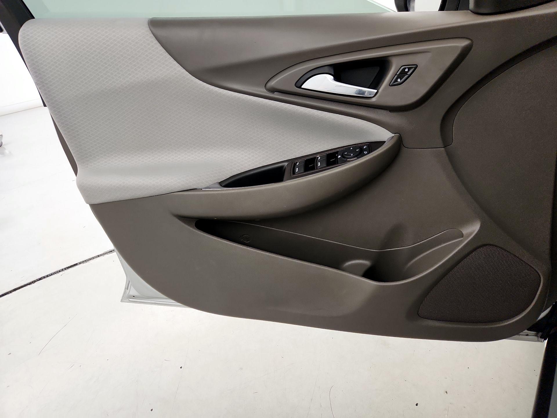 Thumbnail: 2022 Chevrolet Malibu - 12