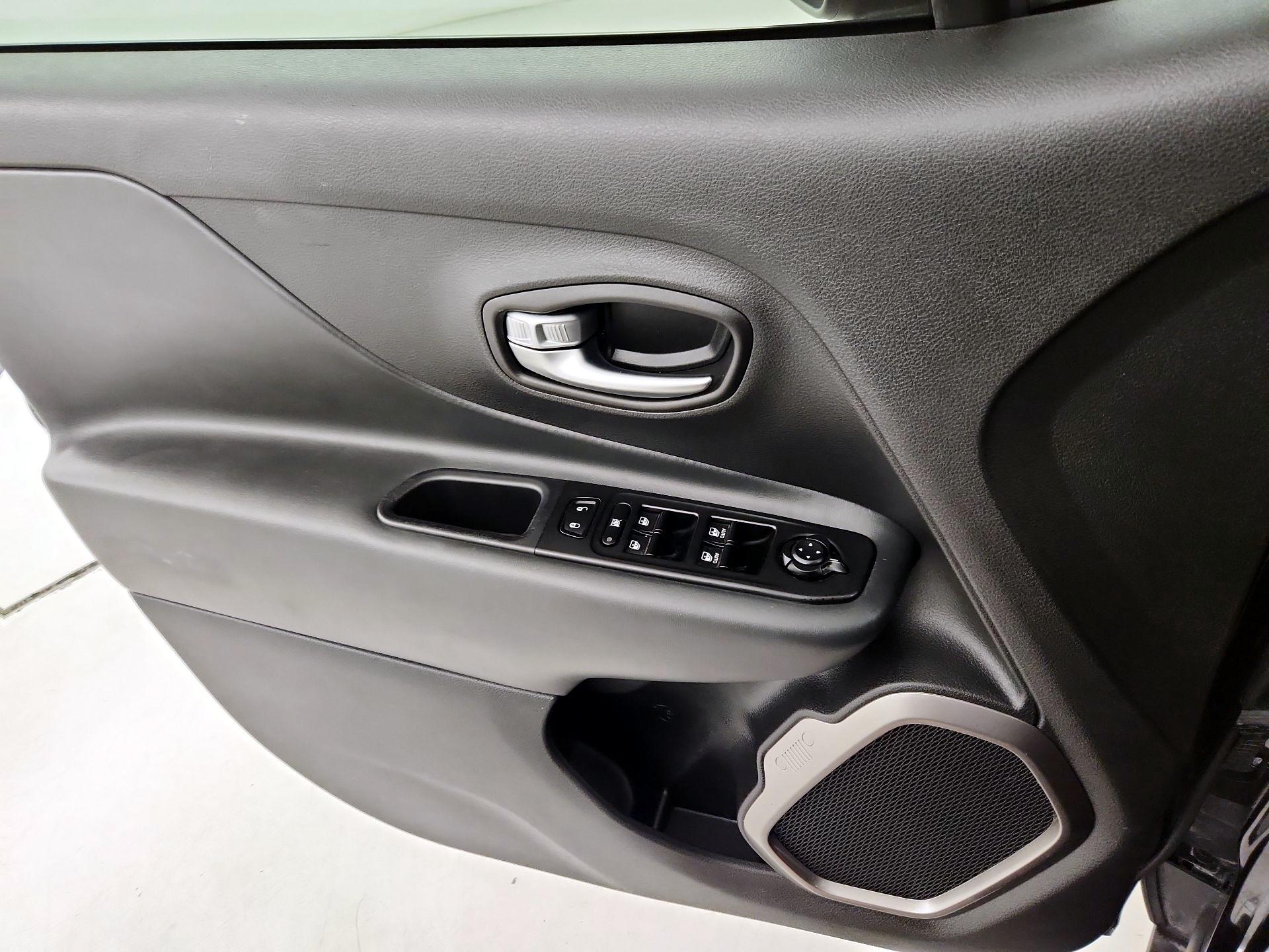 Thumbnail: 2022 Jeep Renegade - 12