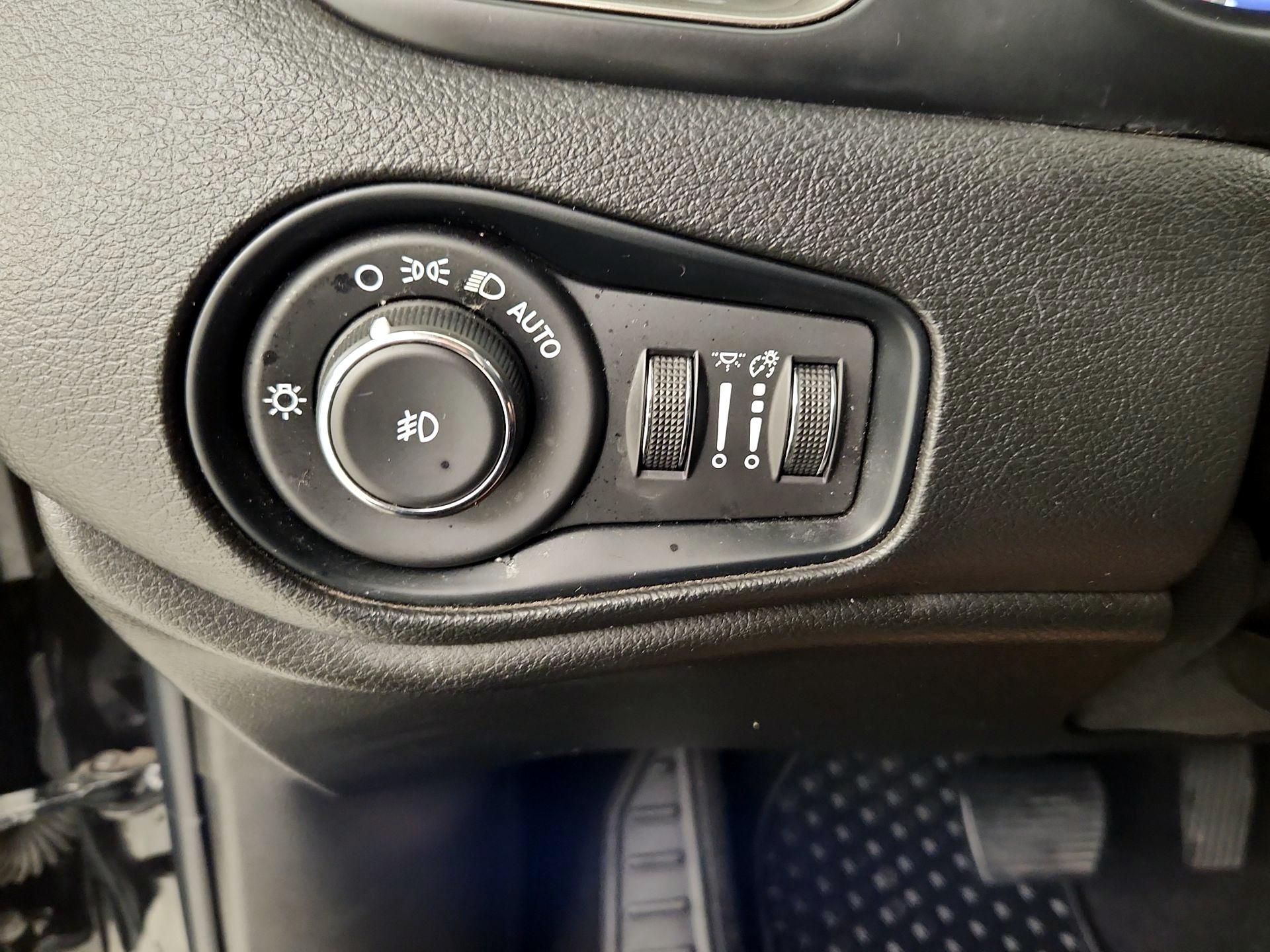 Thumbnail: 2022 Jeep Renegade - 13