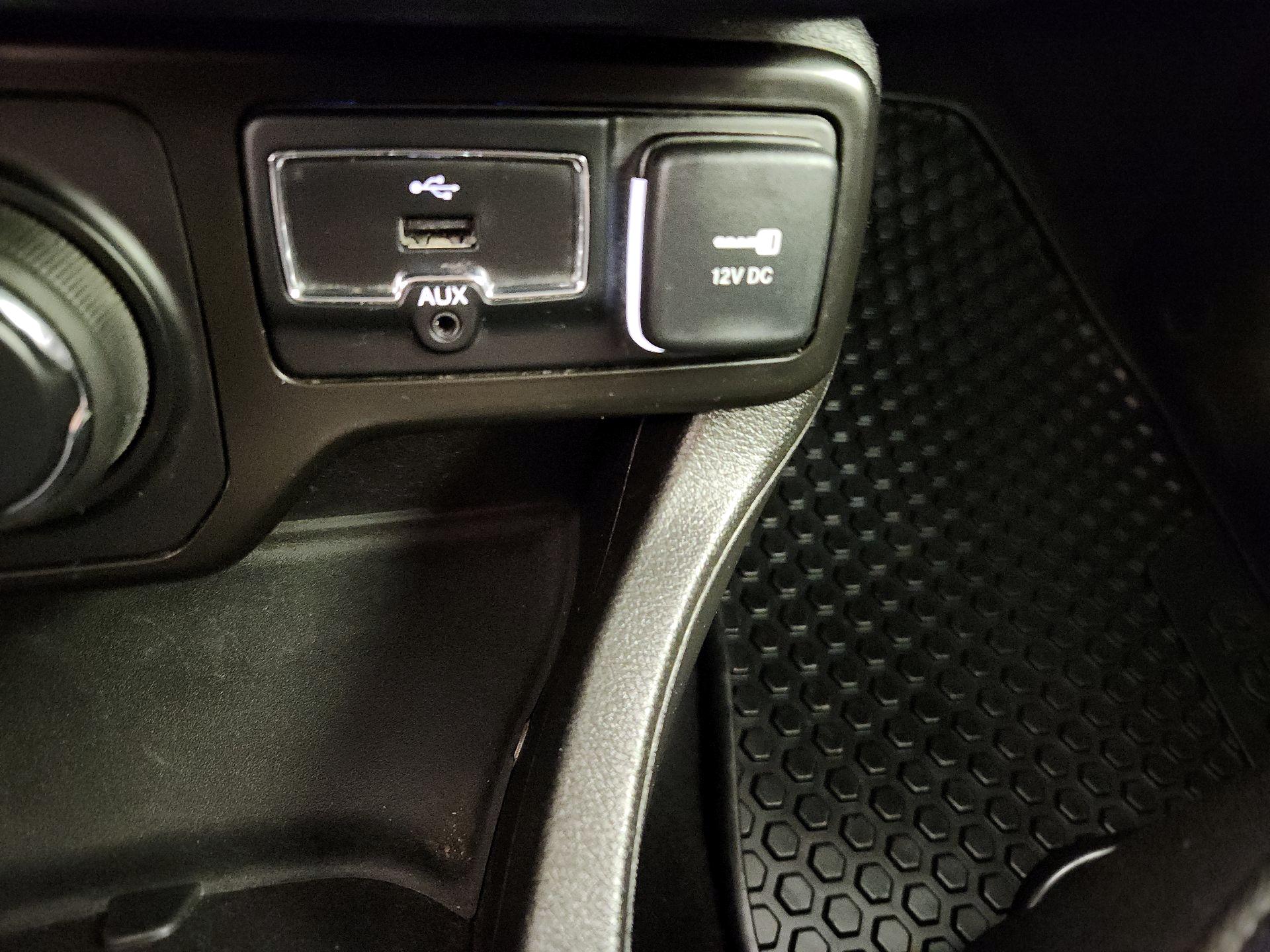 Thumbnail: 2022 Jeep Renegade - 19