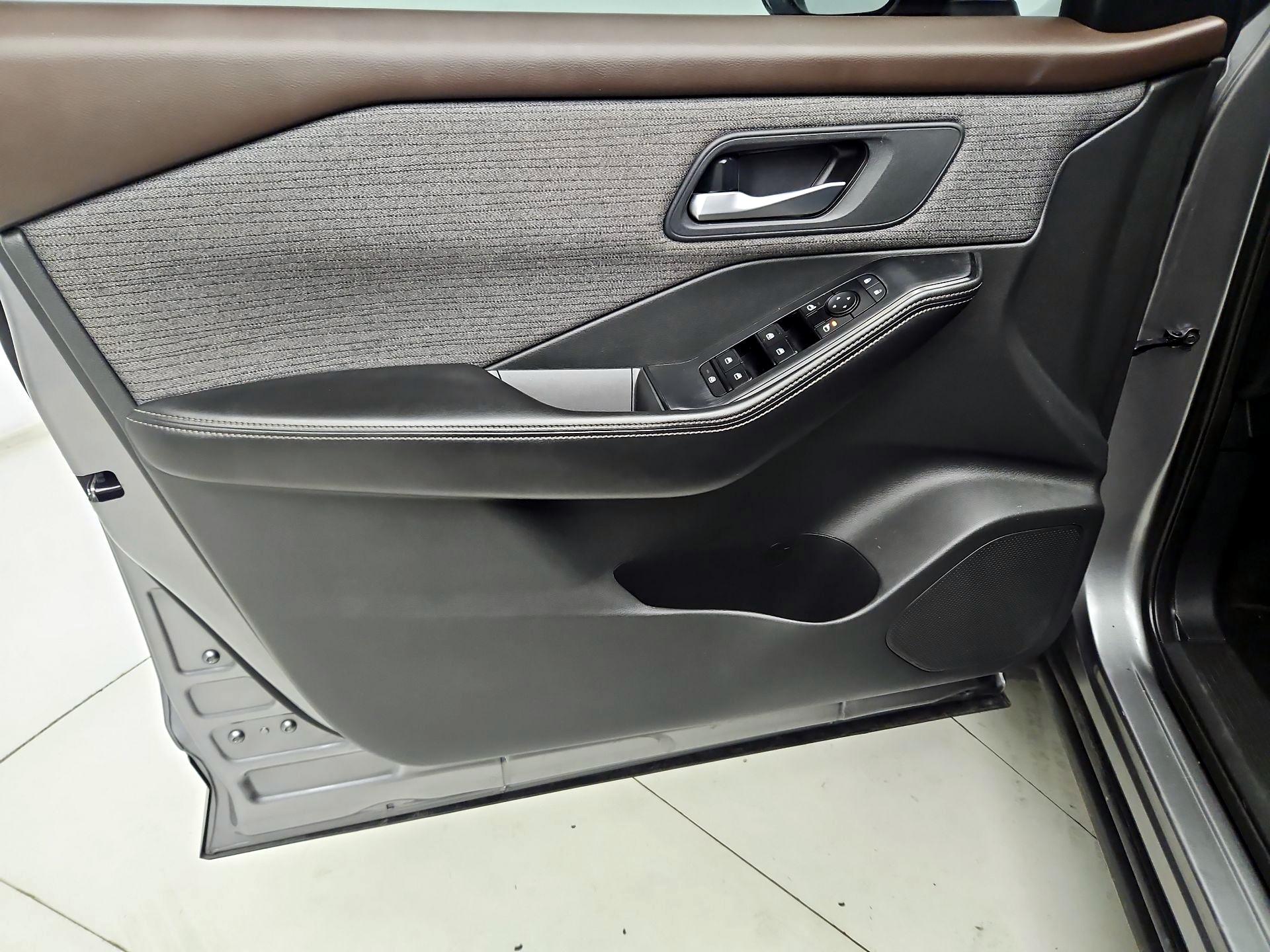 Thumbnail: 2021 Nissan Rogue - 12