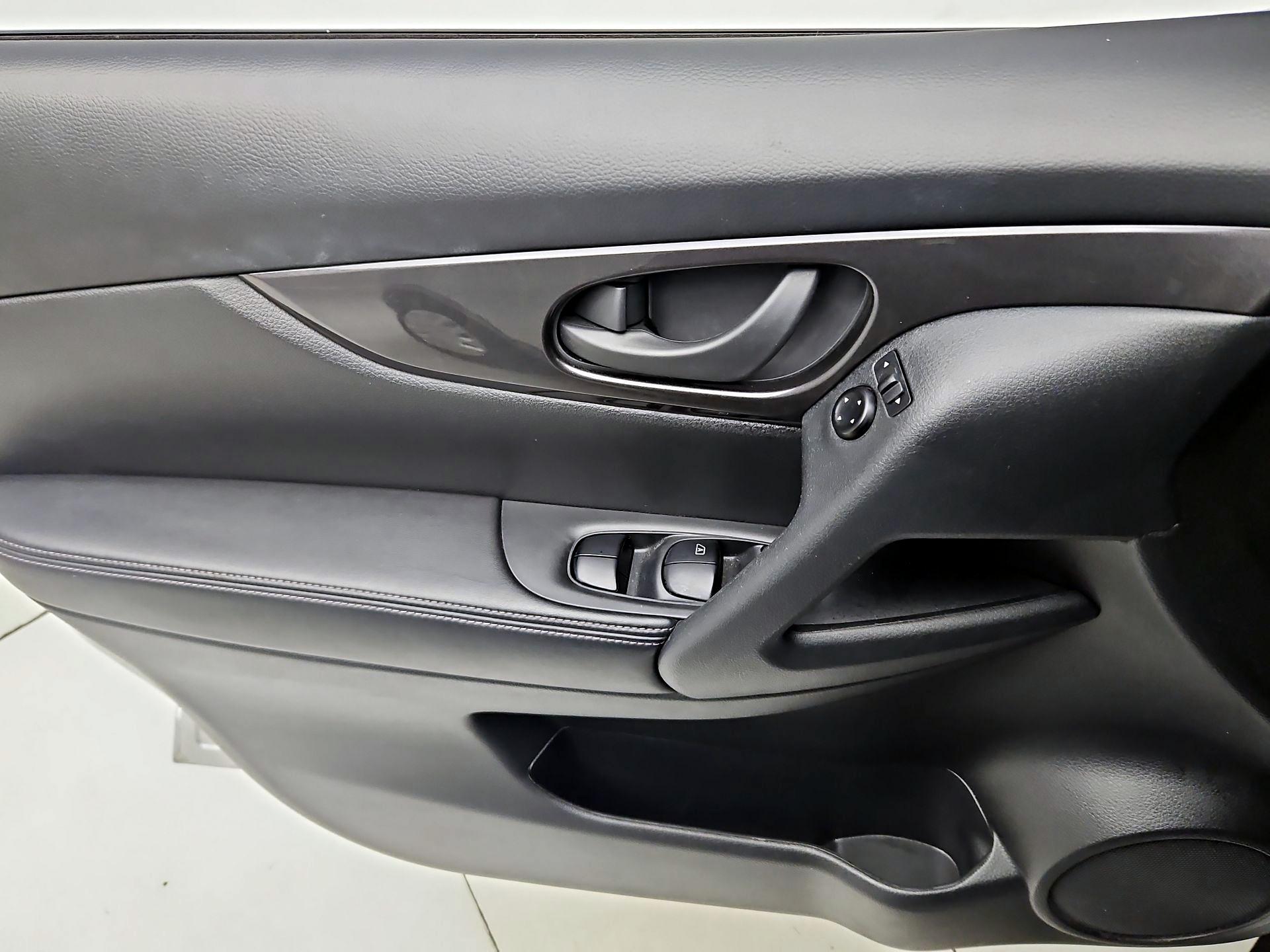 Thumbnail: 2020 Nissan Rogue - 12