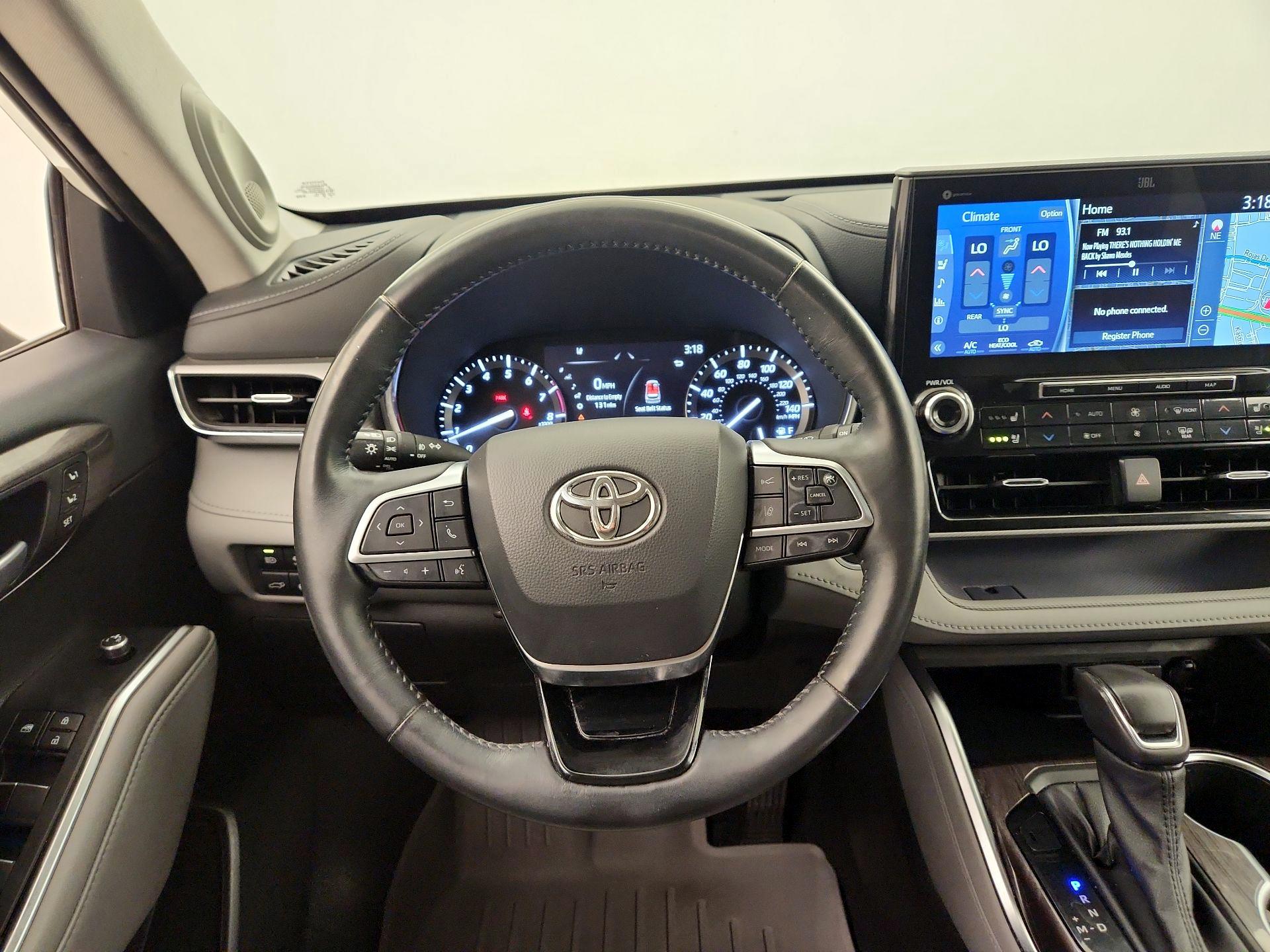 Thumbnail: 2021 Toyota Highlander - 10