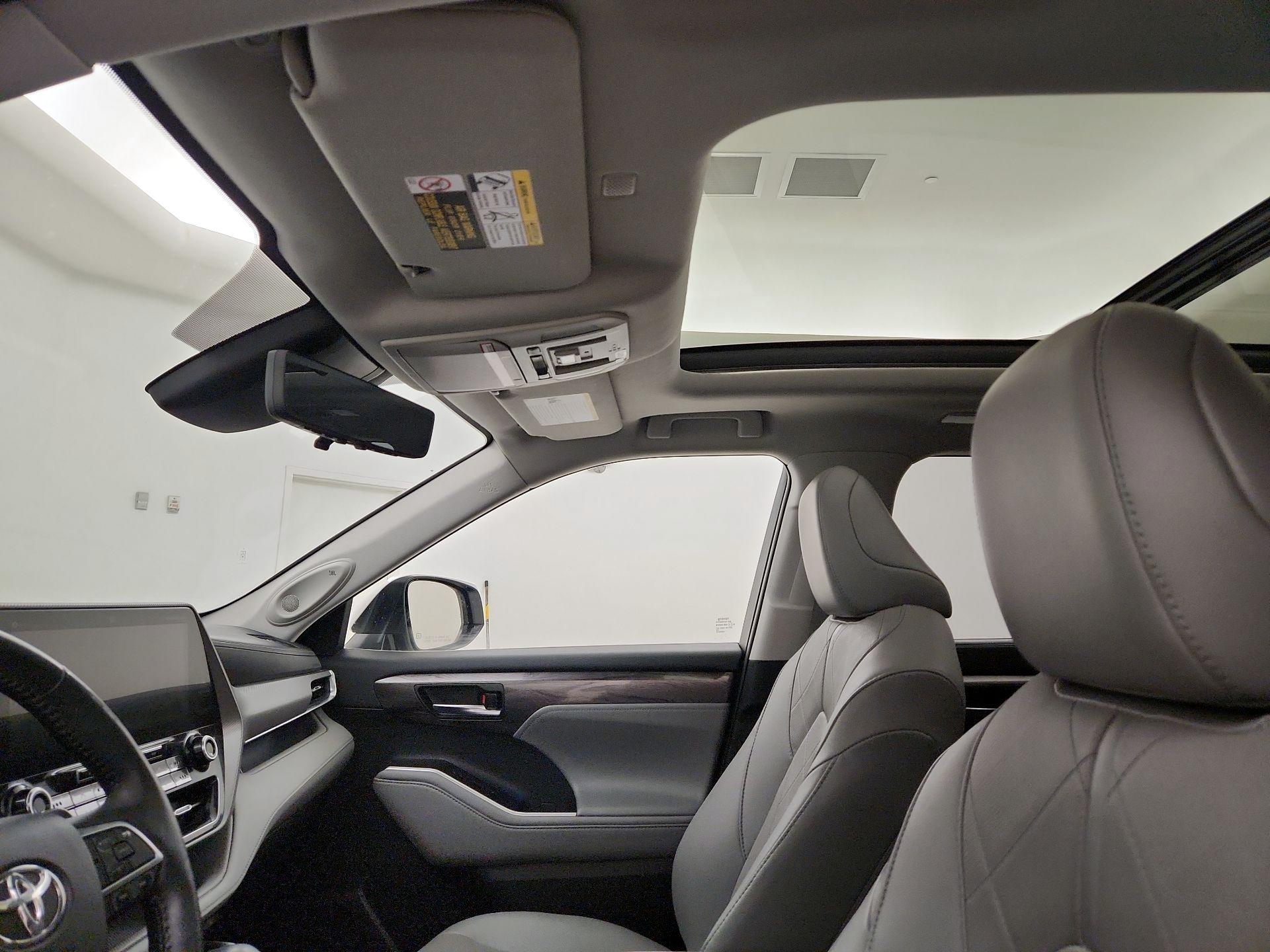 Thumbnail: 2021 Toyota Highlander - 20