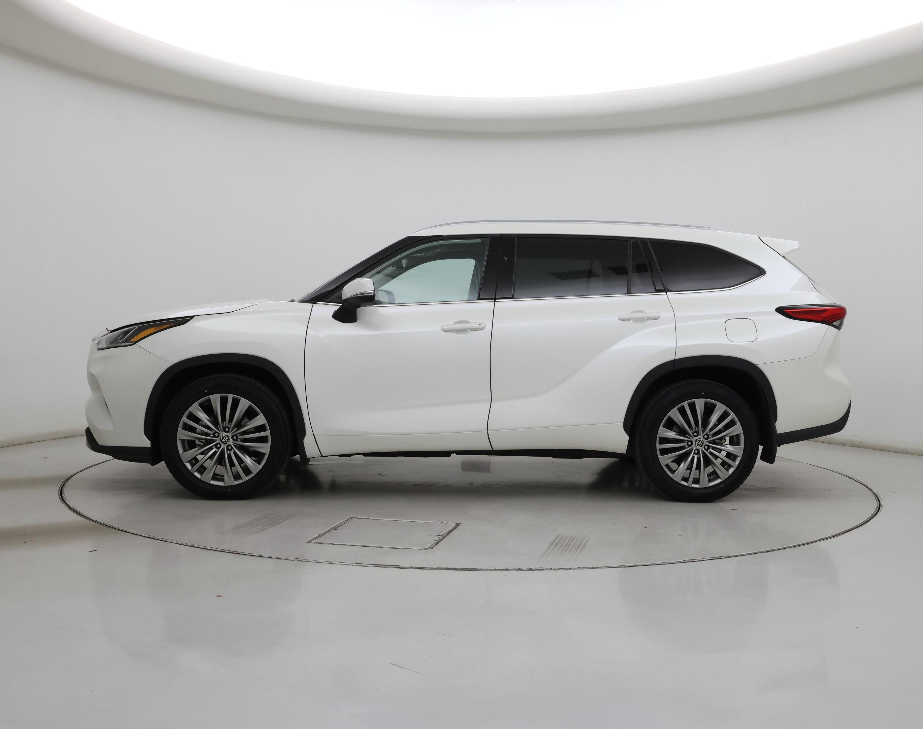 Thumbnail: 2021 Toyota Highlander - 3