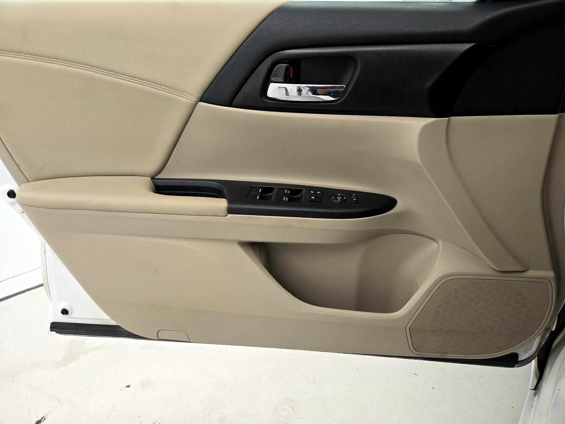 Thumbnail: 2015 Honda Accord - 12