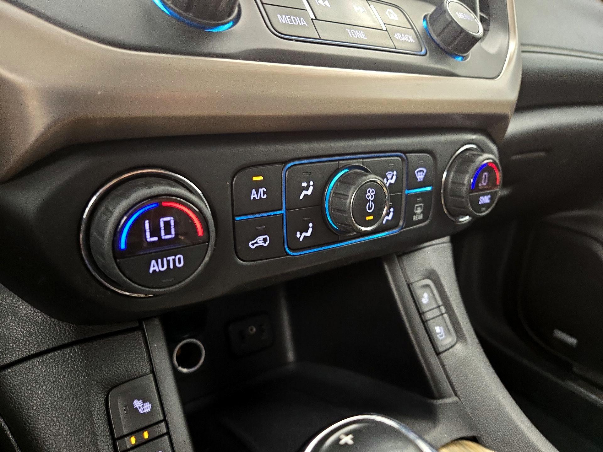 Thumbnail: 2019 GMC Acadia - 17