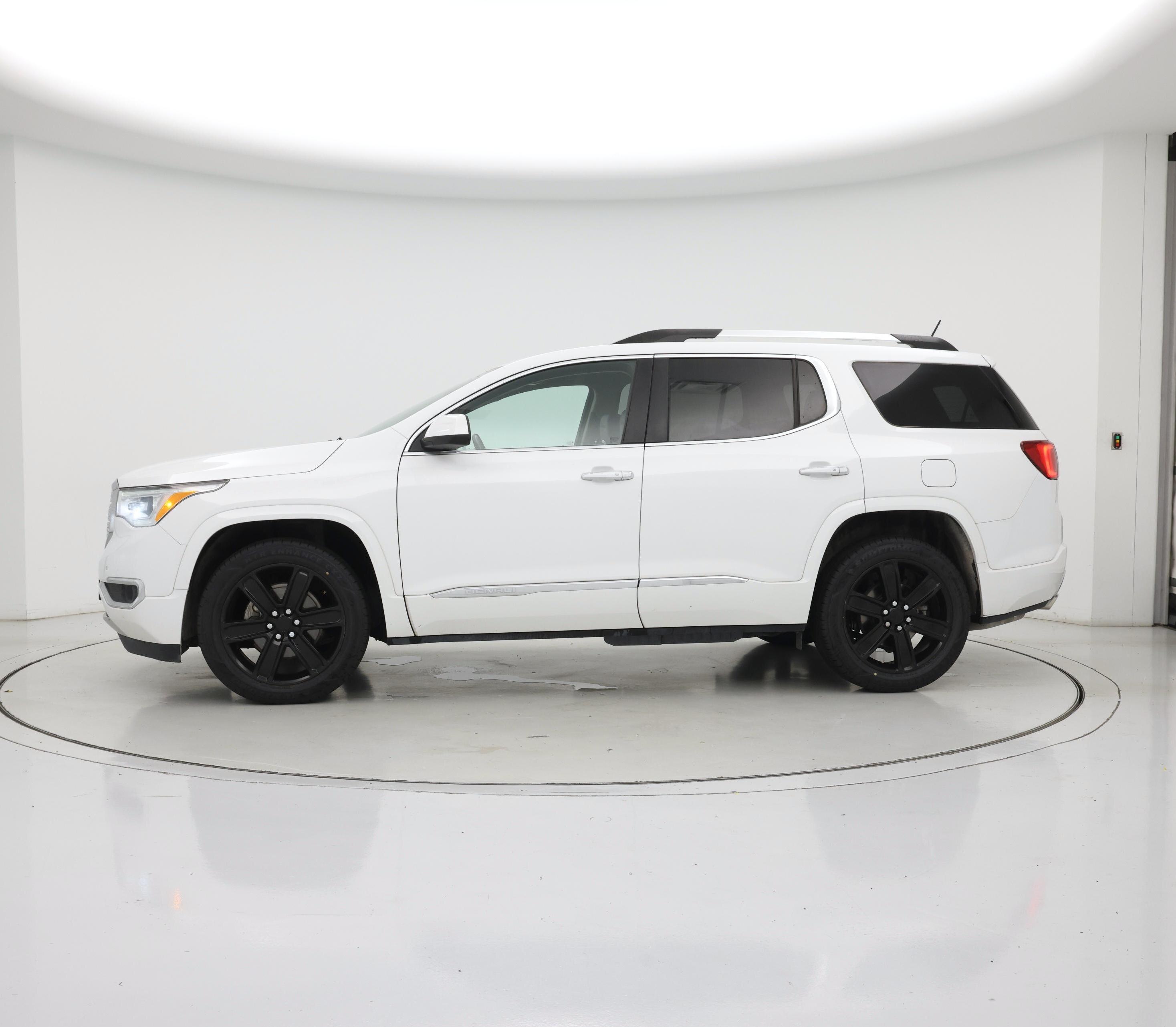 Thumbnail: 2019 GMC Acadia - 3