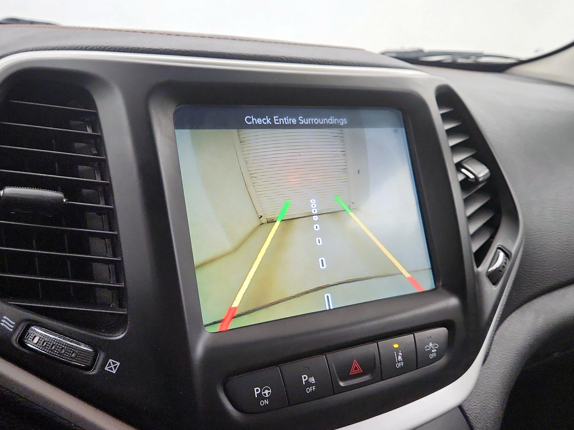 Thumbnail: 2015 Jeep Cherokee - 15