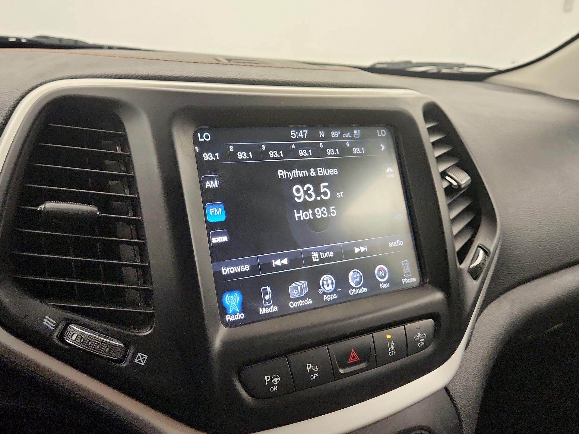 Thumbnail: 2015 Jeep Cherokee - 16