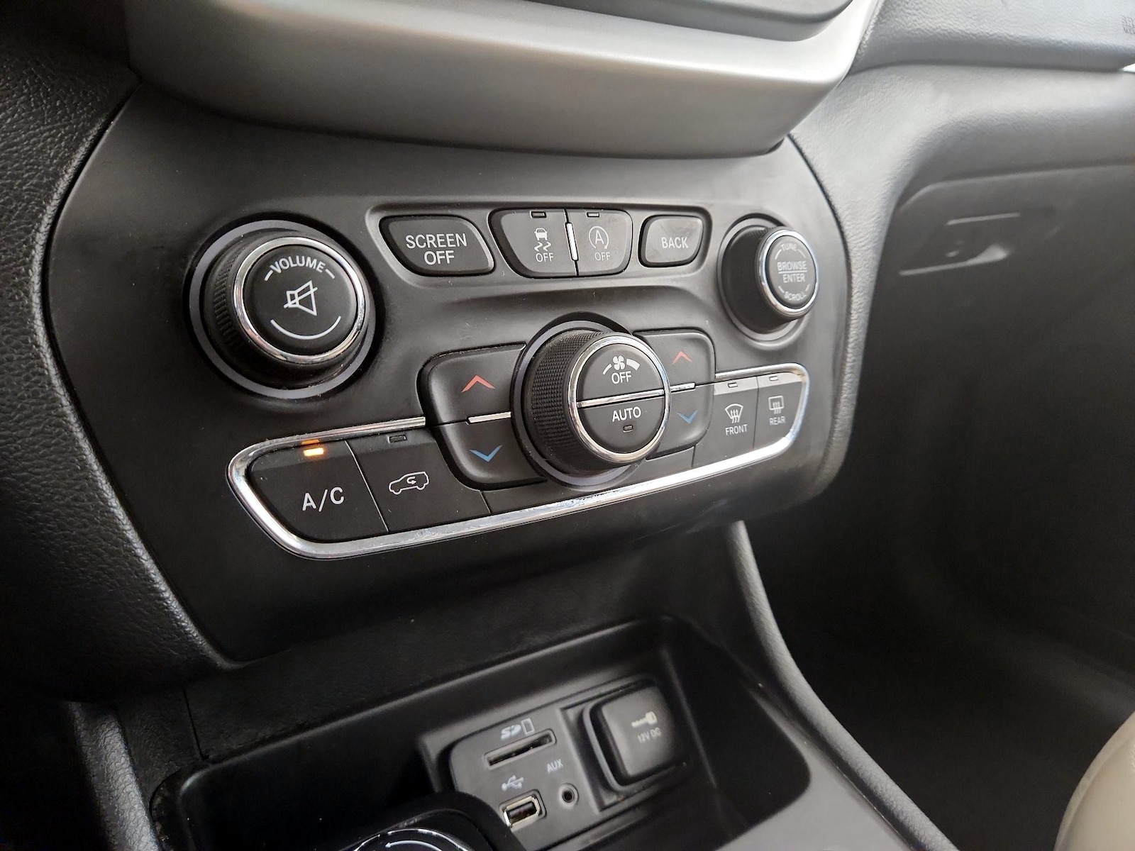 2015 Jeep Cherokee Limited - Photo 18