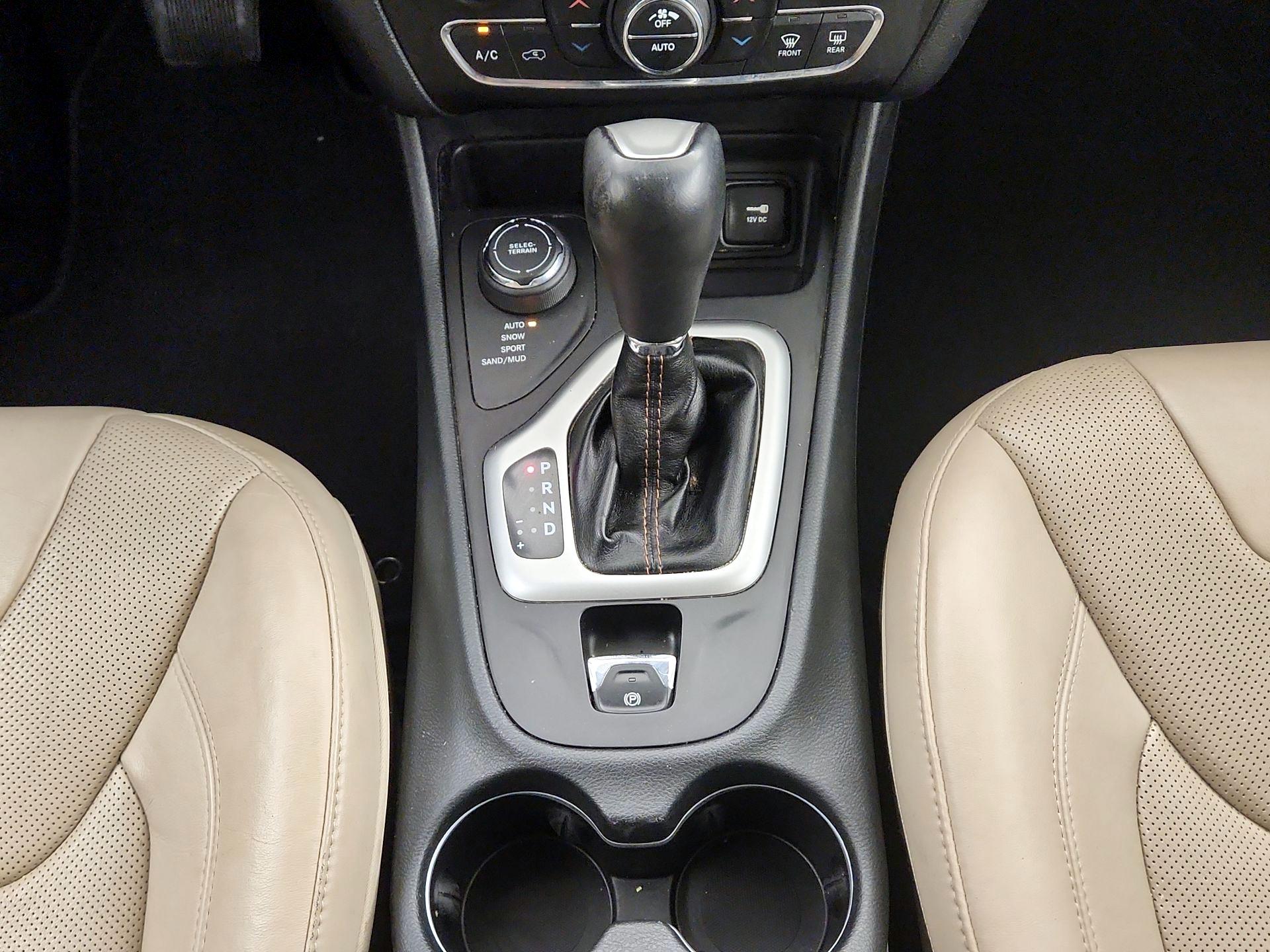 Thumbnail: 2015 Jeep Cherokee - 18