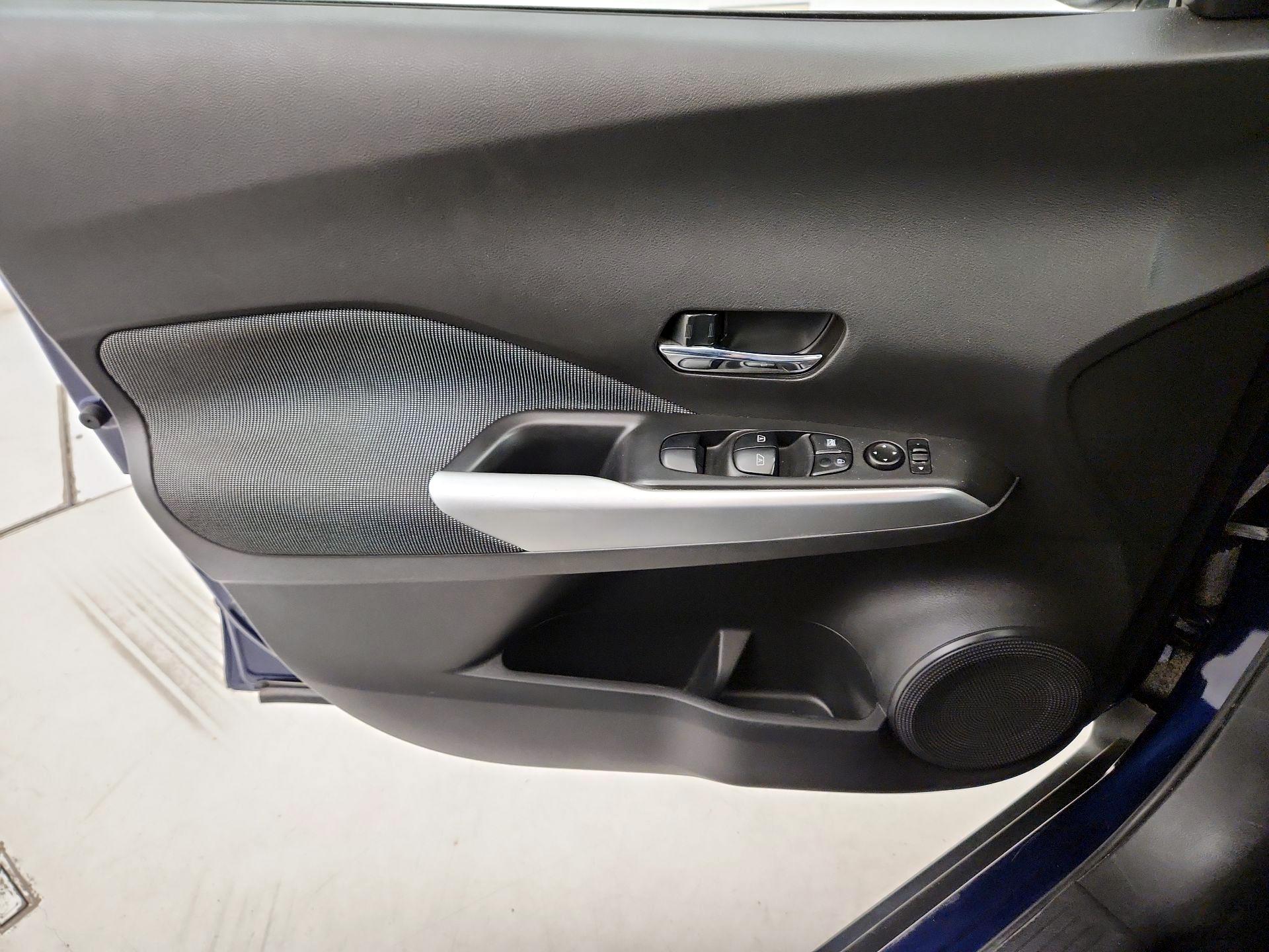 Thumbnail: 2020 Nissan Kicks - 12