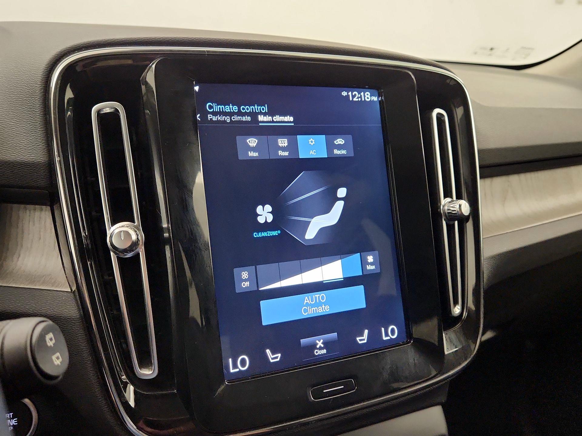 Thumbnail: 2020 Volvo XC40 - 17