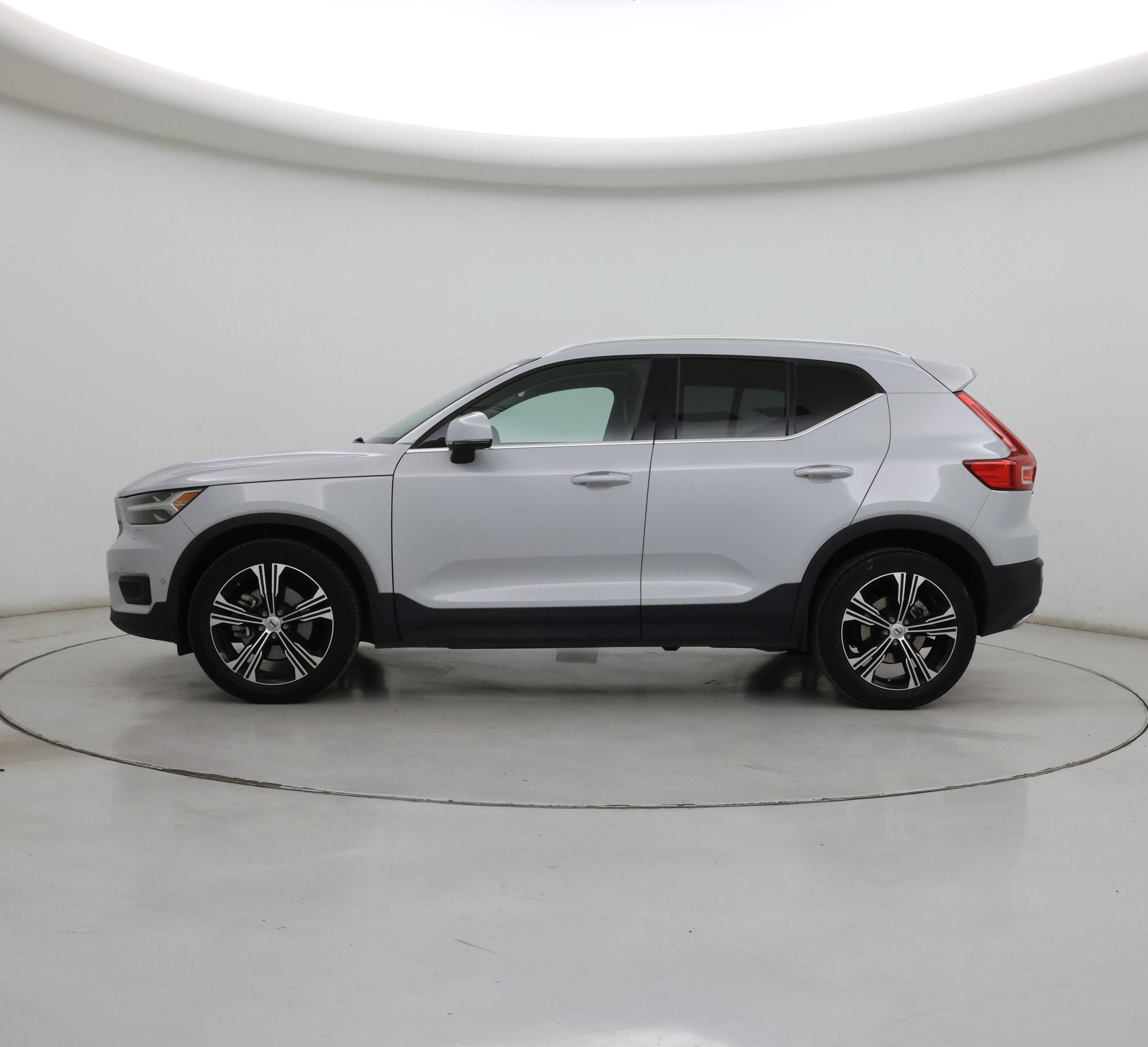Thumbnail: 2020 Volvo XC40 - 3