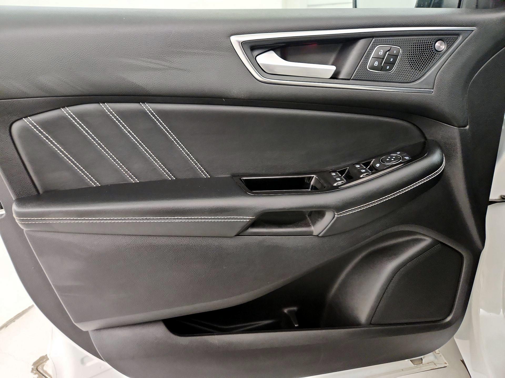 Thumbnail: 2020 Ford Edge - 12
