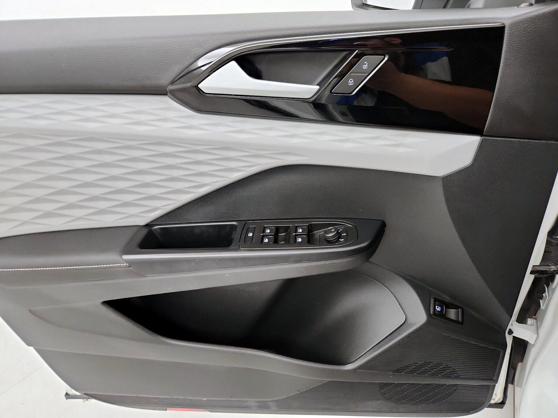 Thumbnail: 2024 Volkswagen Taos - 12