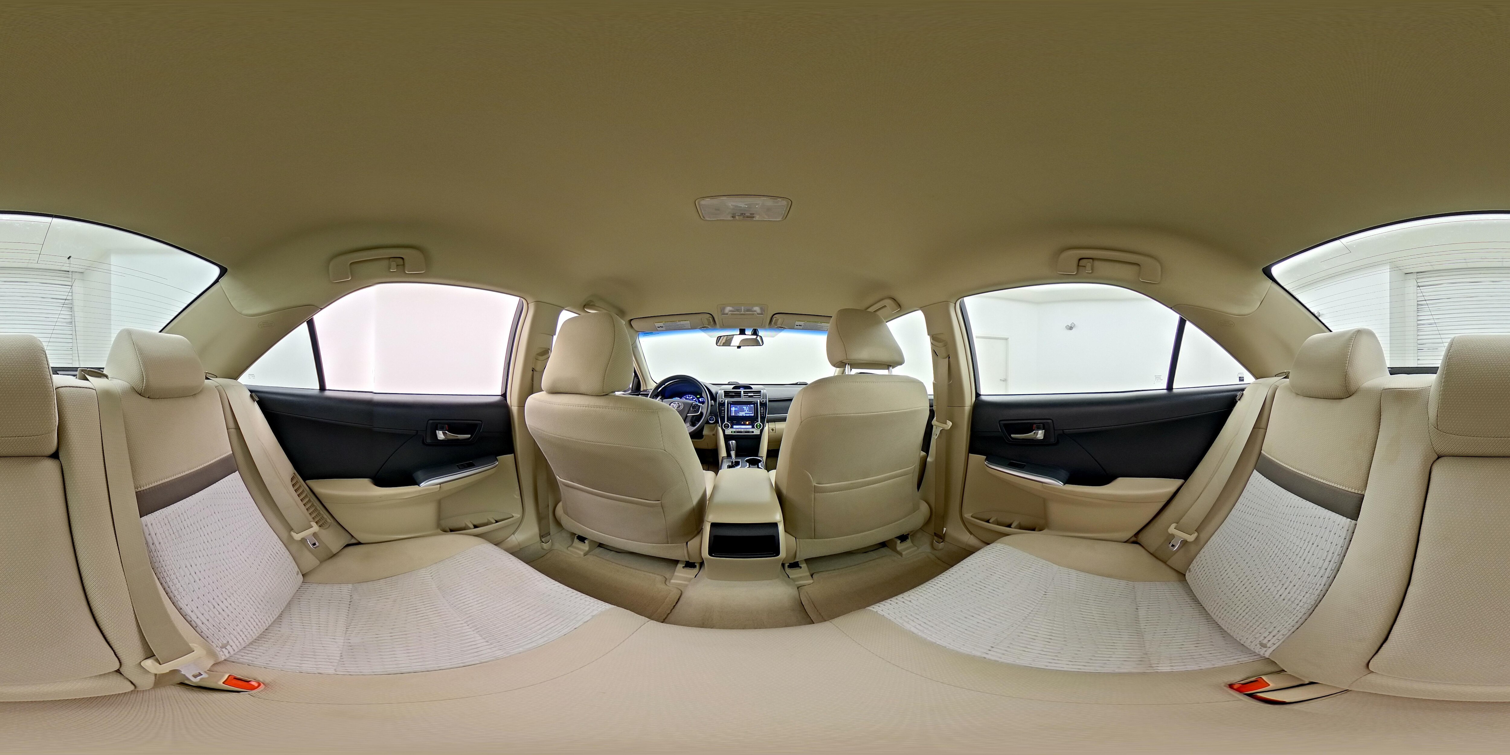 2014 Toyota Camry XLE Hybrid - Photo 26