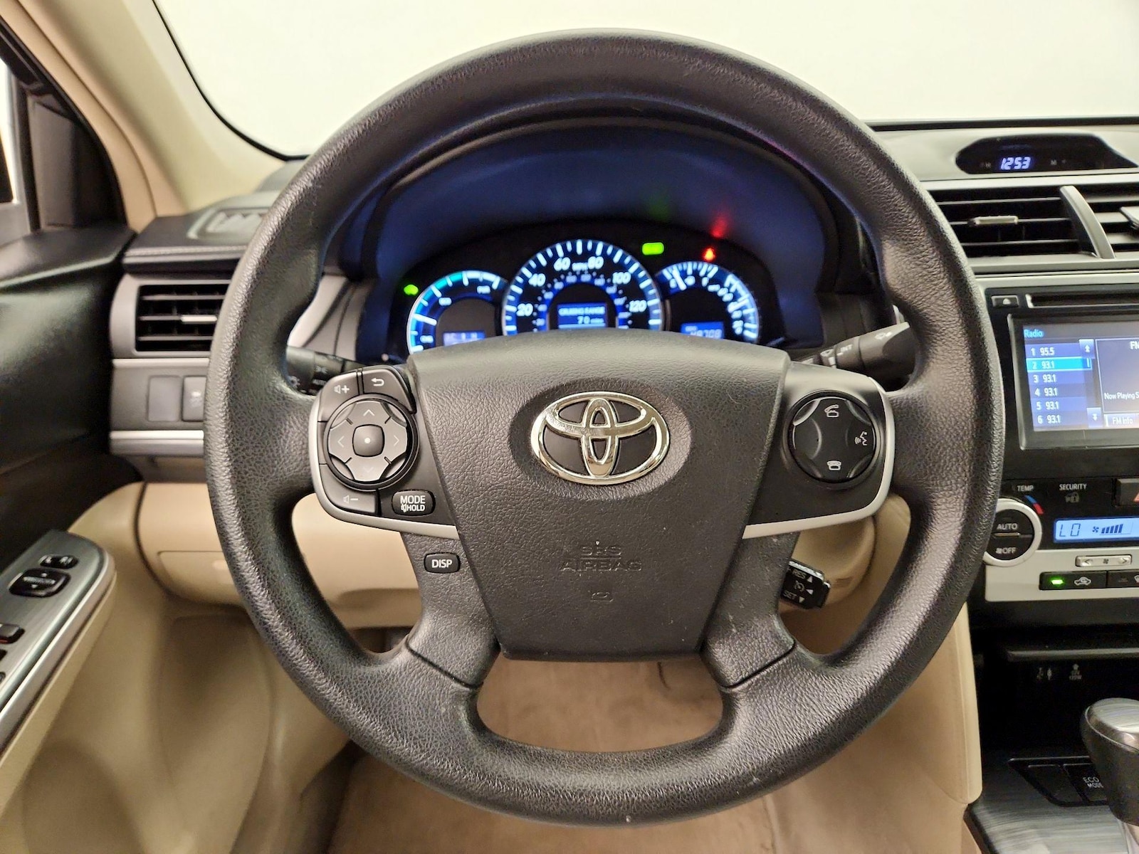 2014 Toyota Camry XLE Hybrid - Photo 11