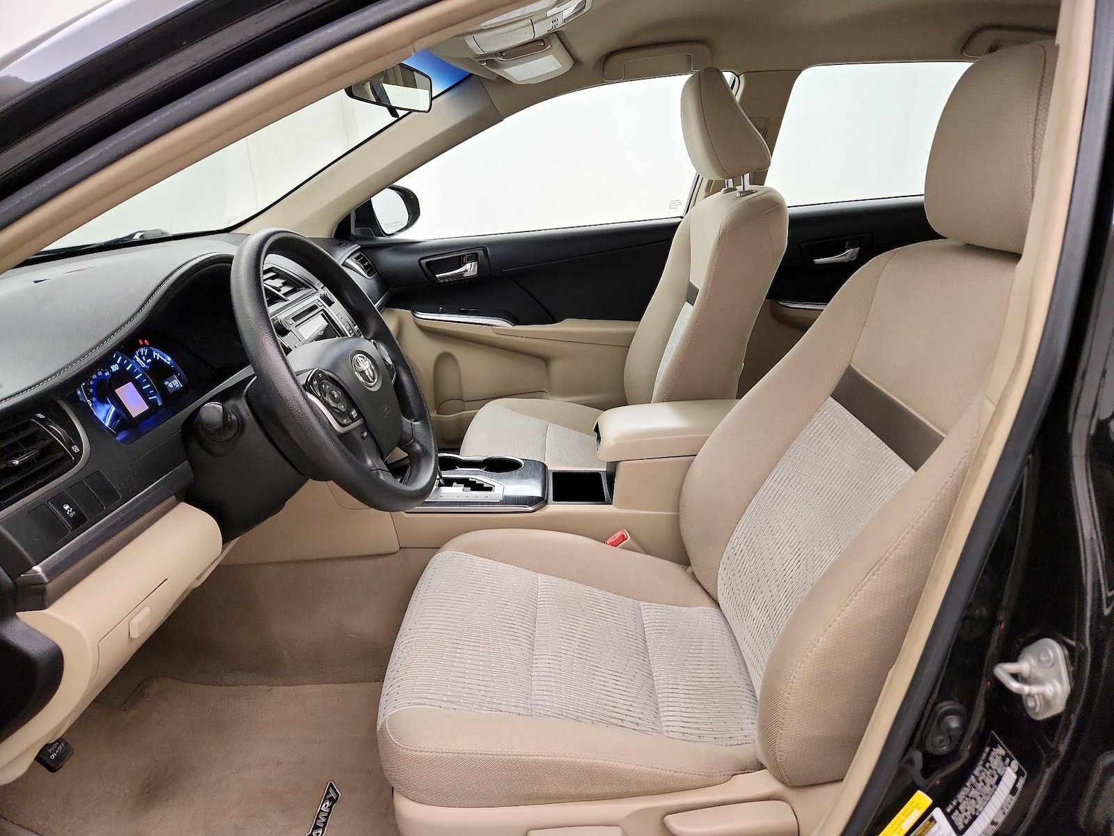 2014 Toyota Camry XLE Hybrid - Photo 12