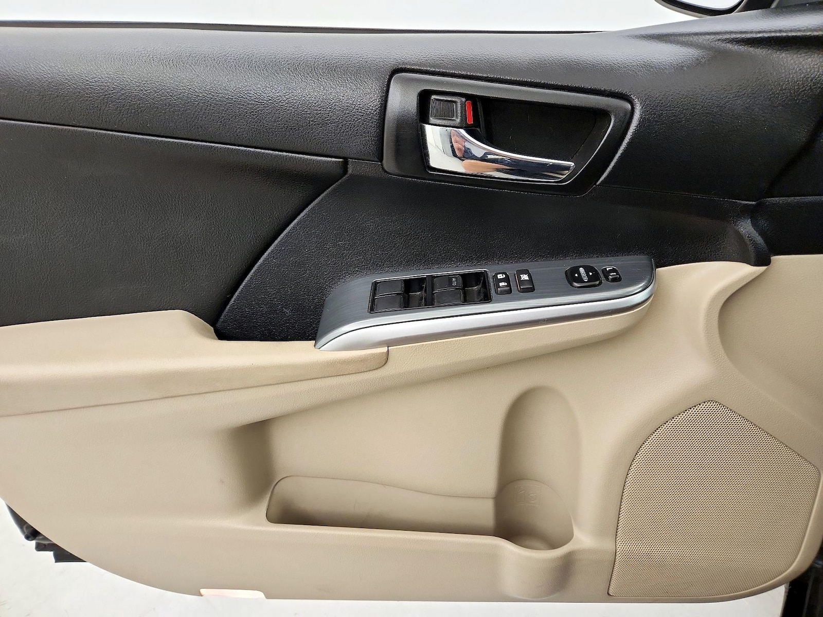 2014 Toyota Camry XLE Hybrid - Photo 13