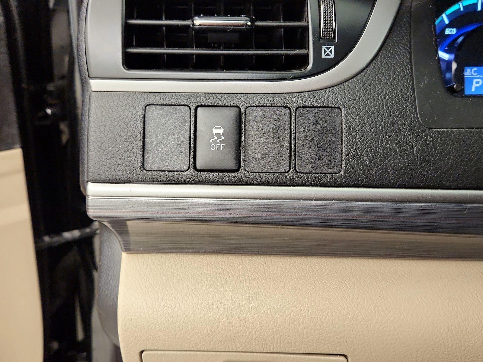 2014 Toyota Camry XLE Hybrid - Photo 14