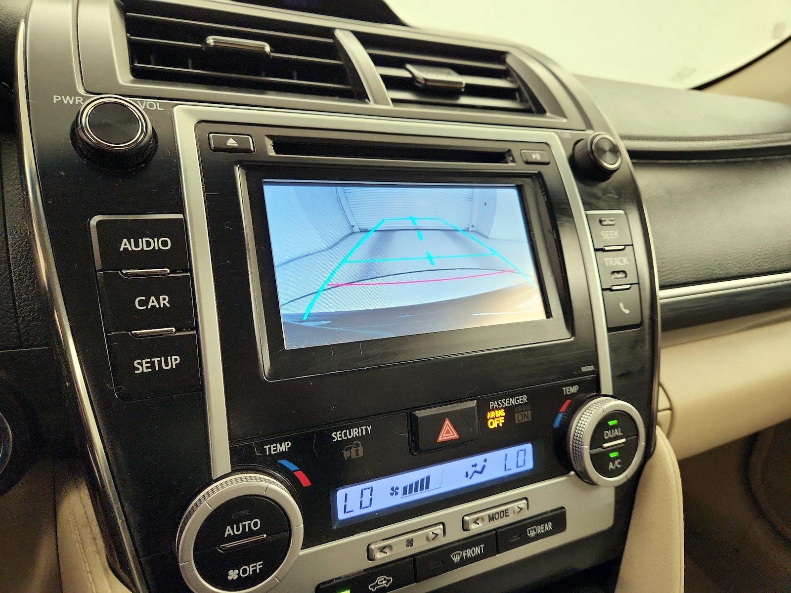 2014 Toyota Camry XLE Hybrid - Photo 15