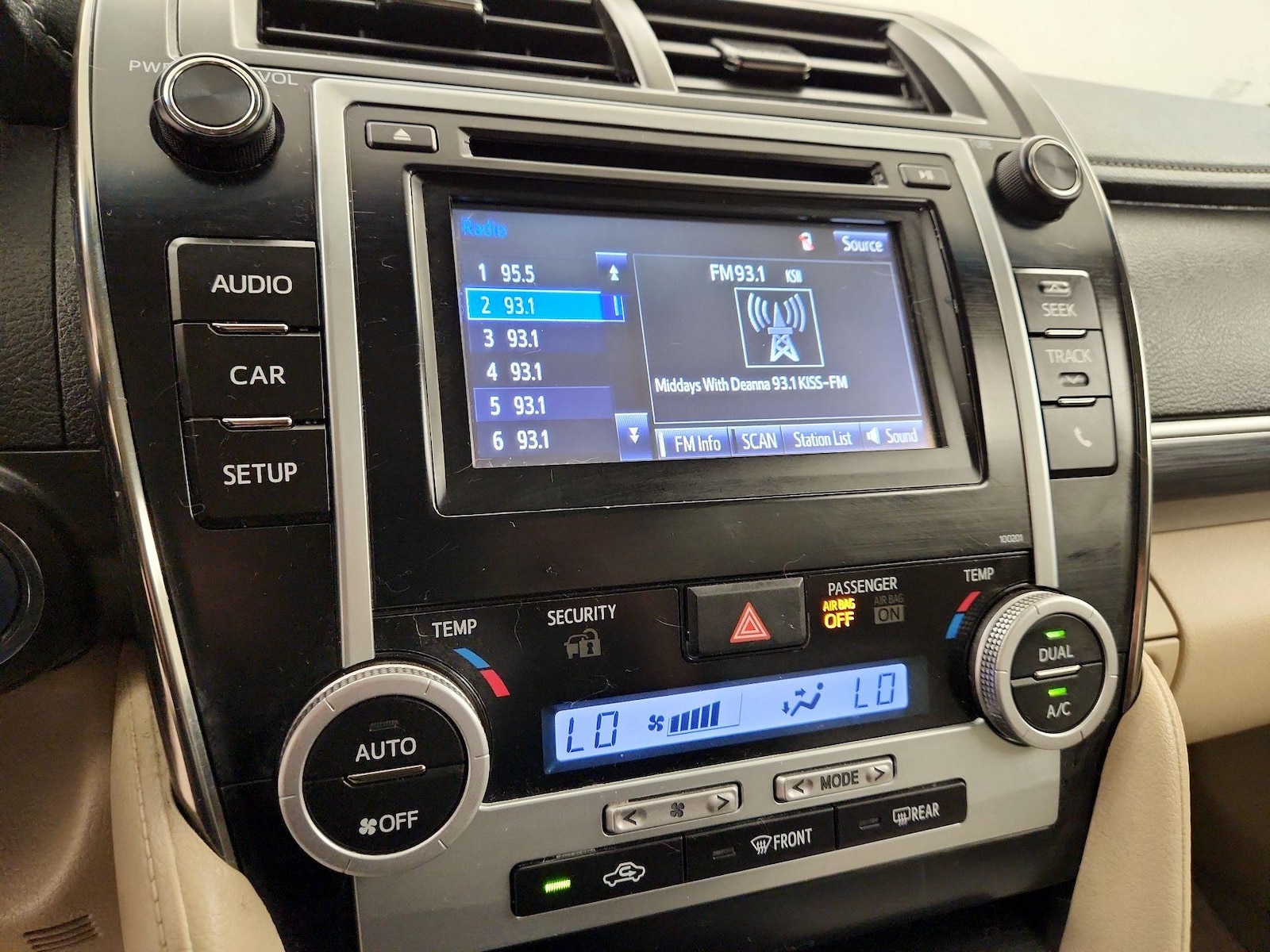 2014 Toyota Camry XLE Hybrid - Photo 16