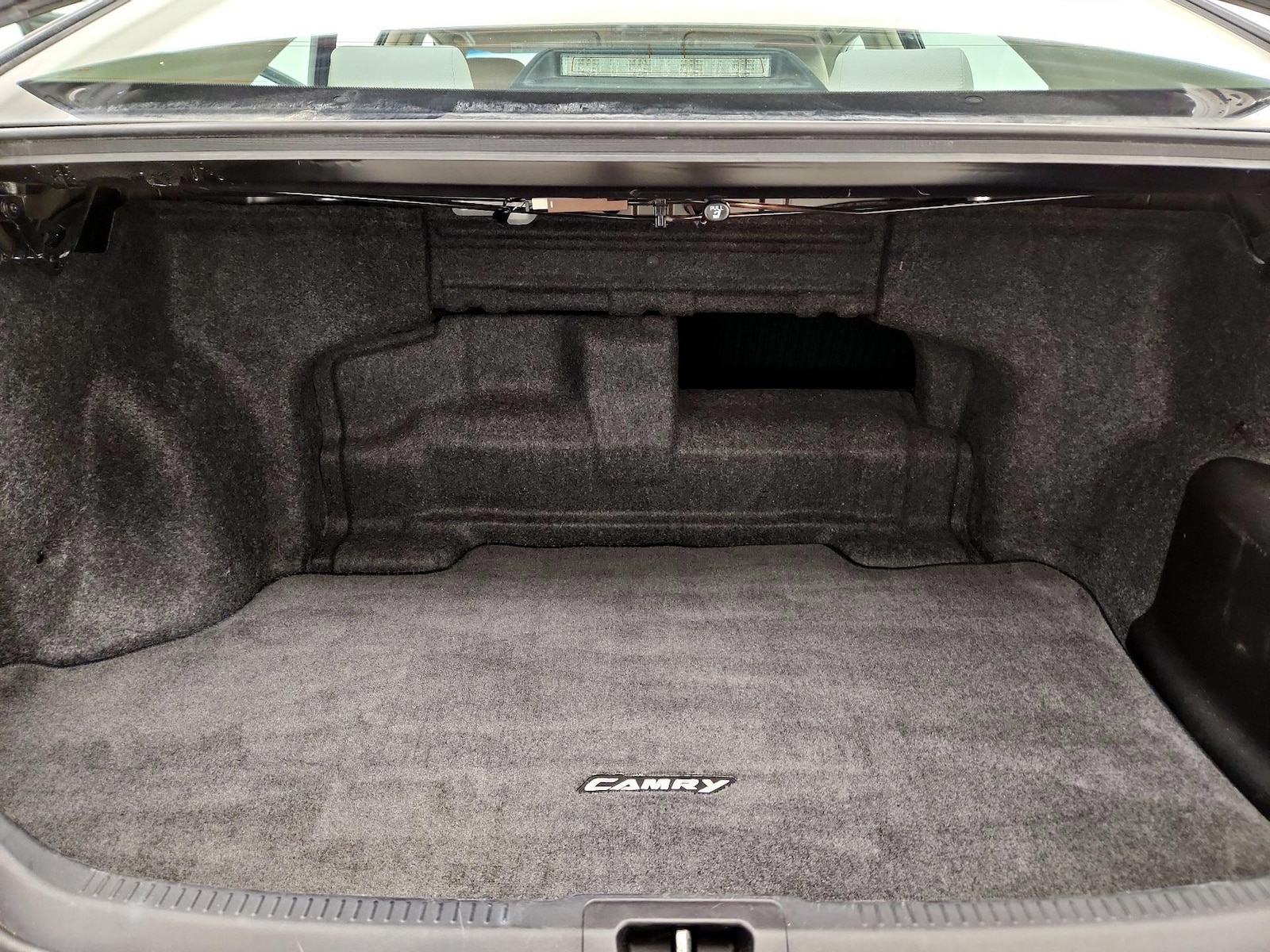 2014 Toyota Camry XLE Hybrid - Photo 21