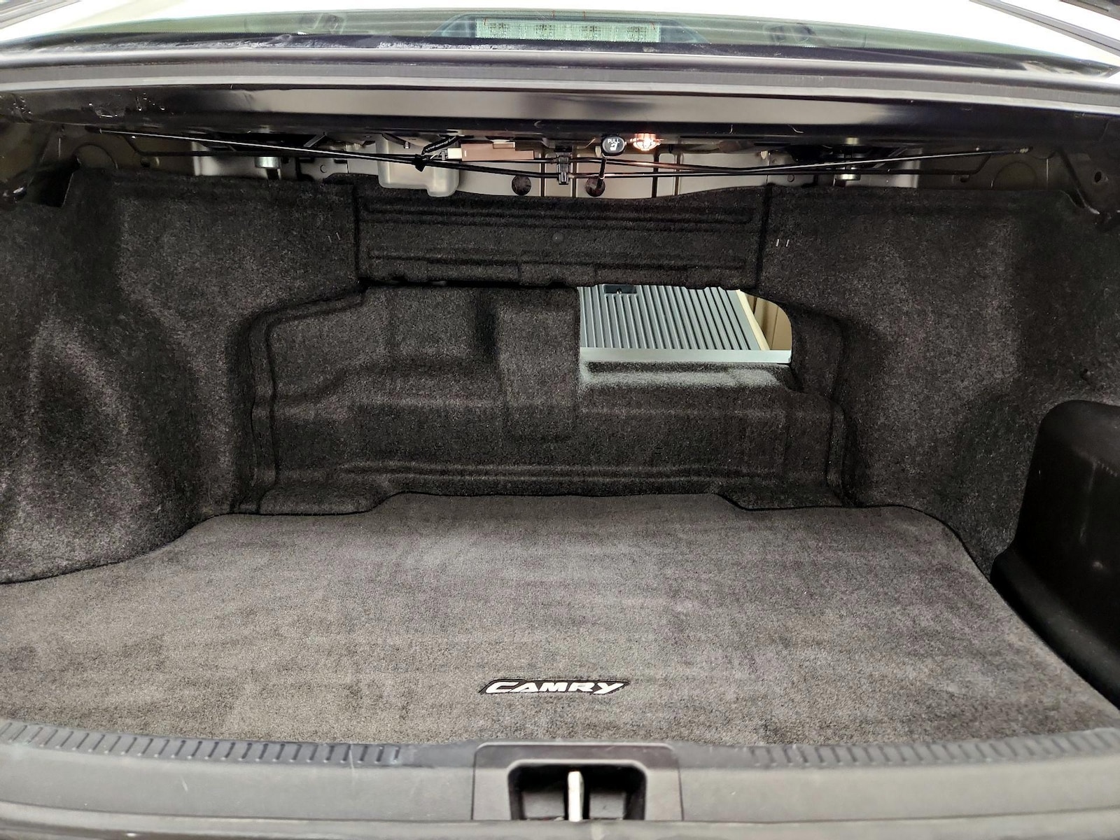 2014 Toyota Camry XLE Hybrid - Photo 22