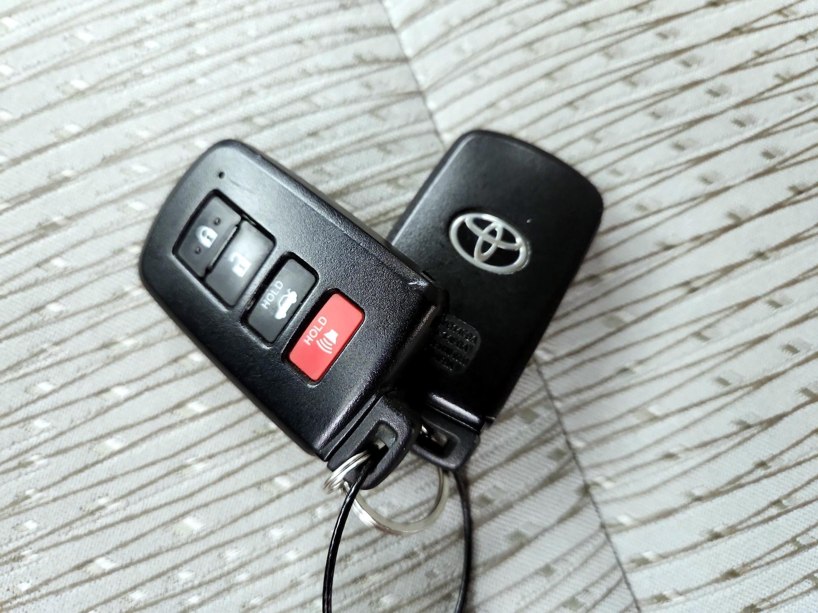 2014 Toyota Camry XLE Hybrid - Photo 24