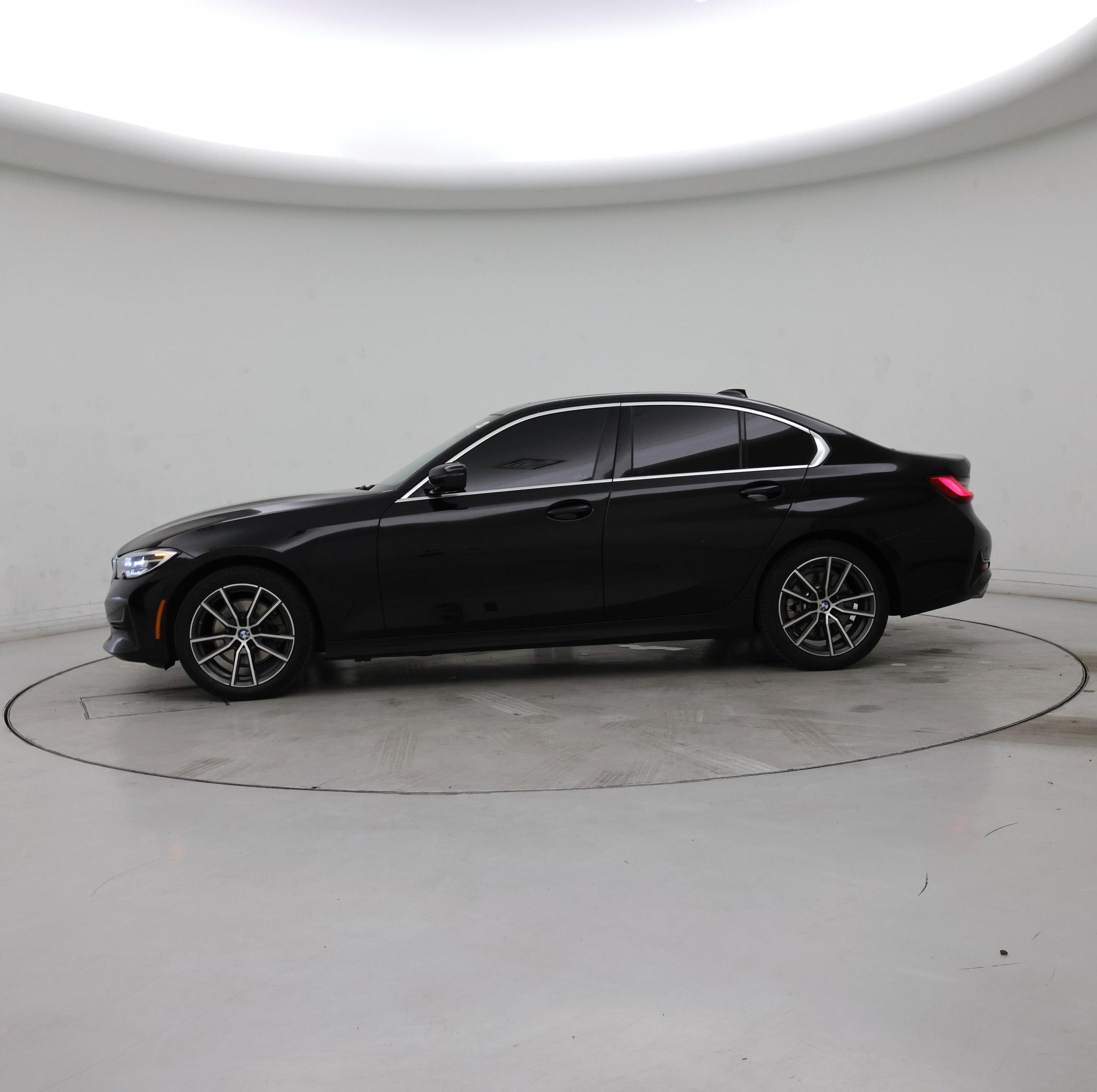 Thumbnail: 2021 BMW 3 Series - 3