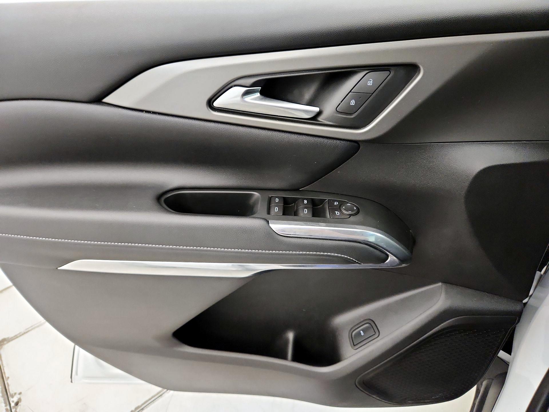 Thumbnail: 2025 Chevrolet Traverse - 12