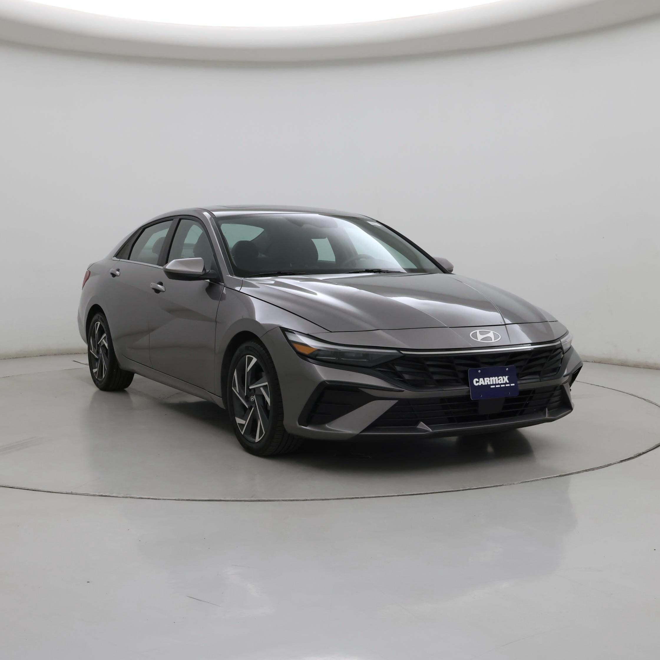 Silver 2025 Hyundai Elantra Sedan Front-Wheel Drive Automatic