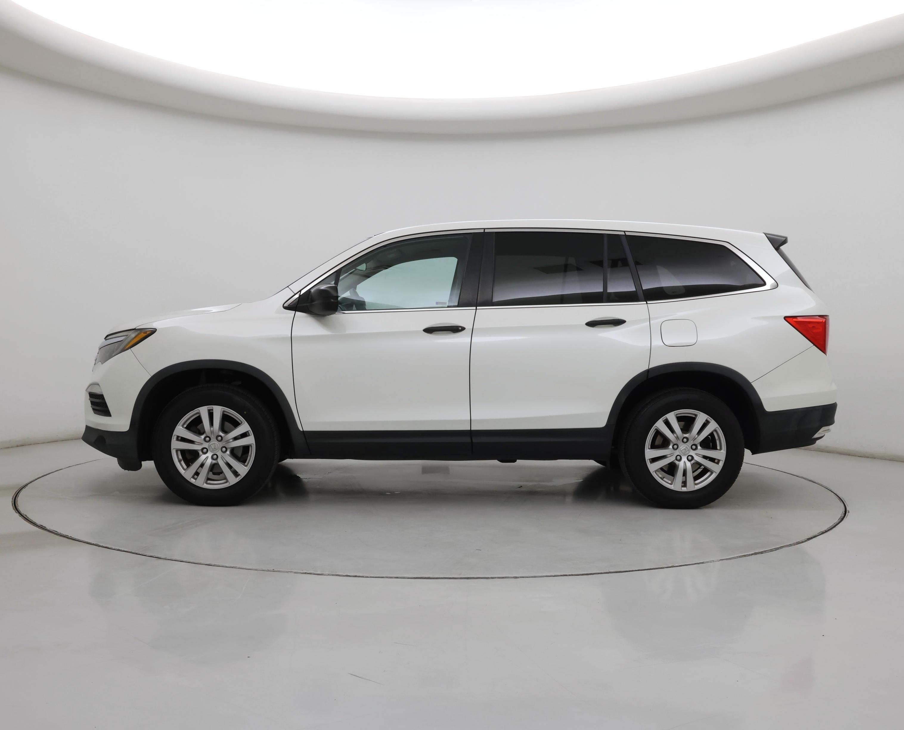 Thumbnail: 2016 Honda Pilot - 3
