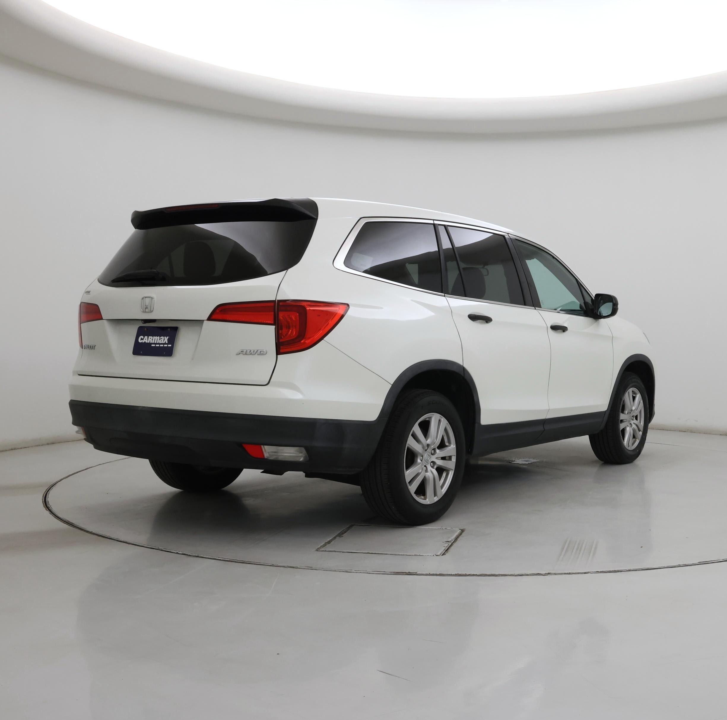 Thumbnail: 2016 Honda Pilot - 8