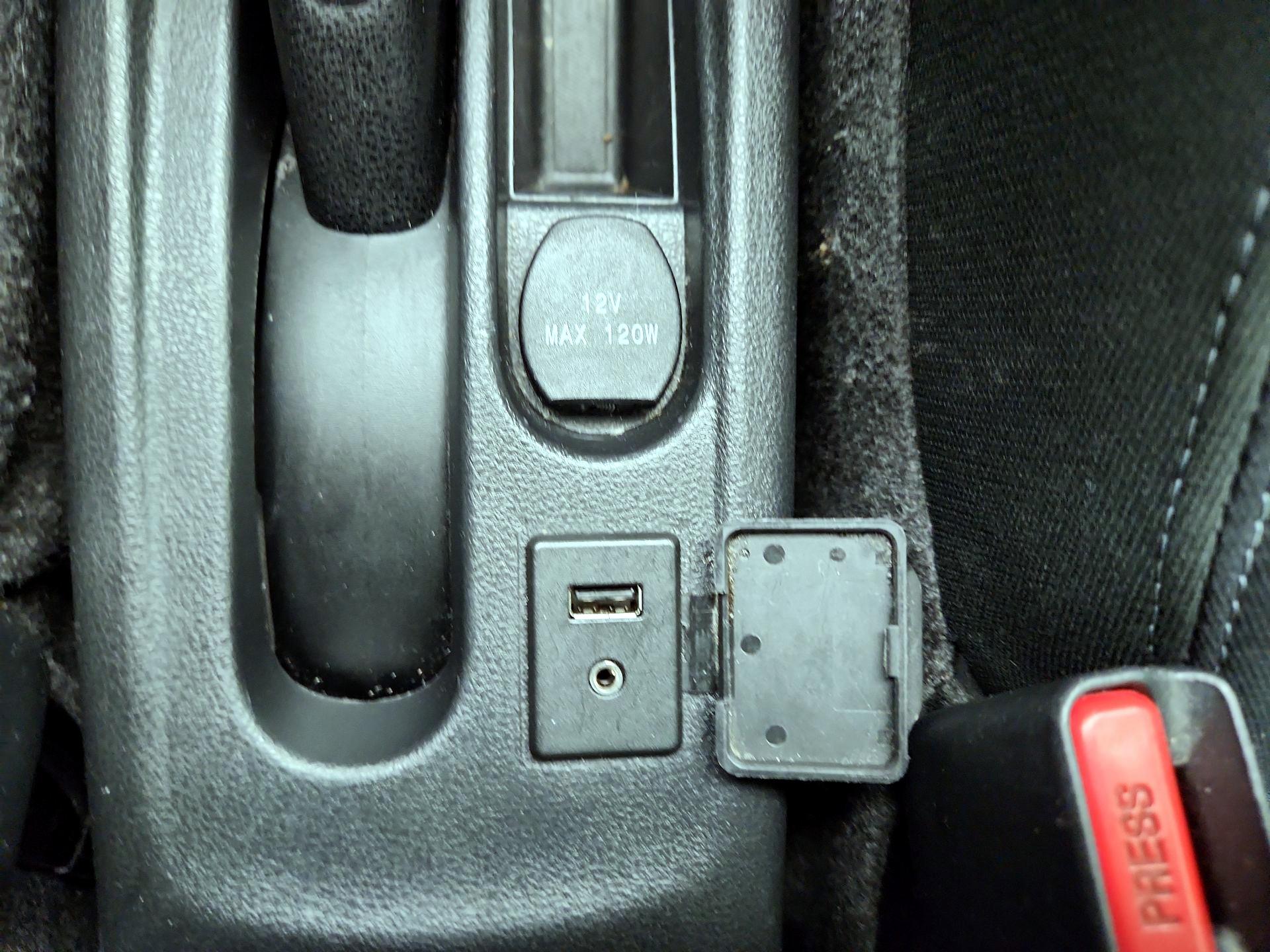 Thumbnail: 2016 Nissan Versa Note - 17