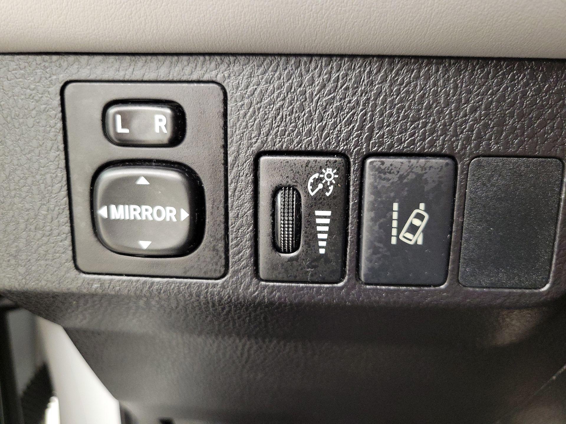 Thumbnail: 2018 Toyota RAV4 - 13