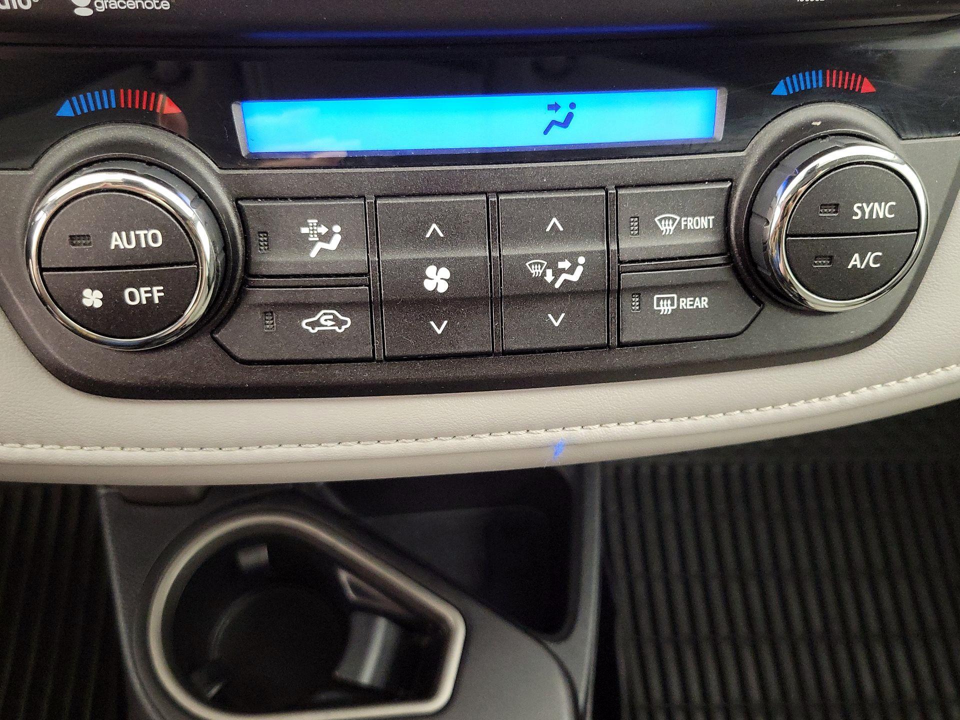 Thumbnail: 2018 Toyota RAV4 - 16