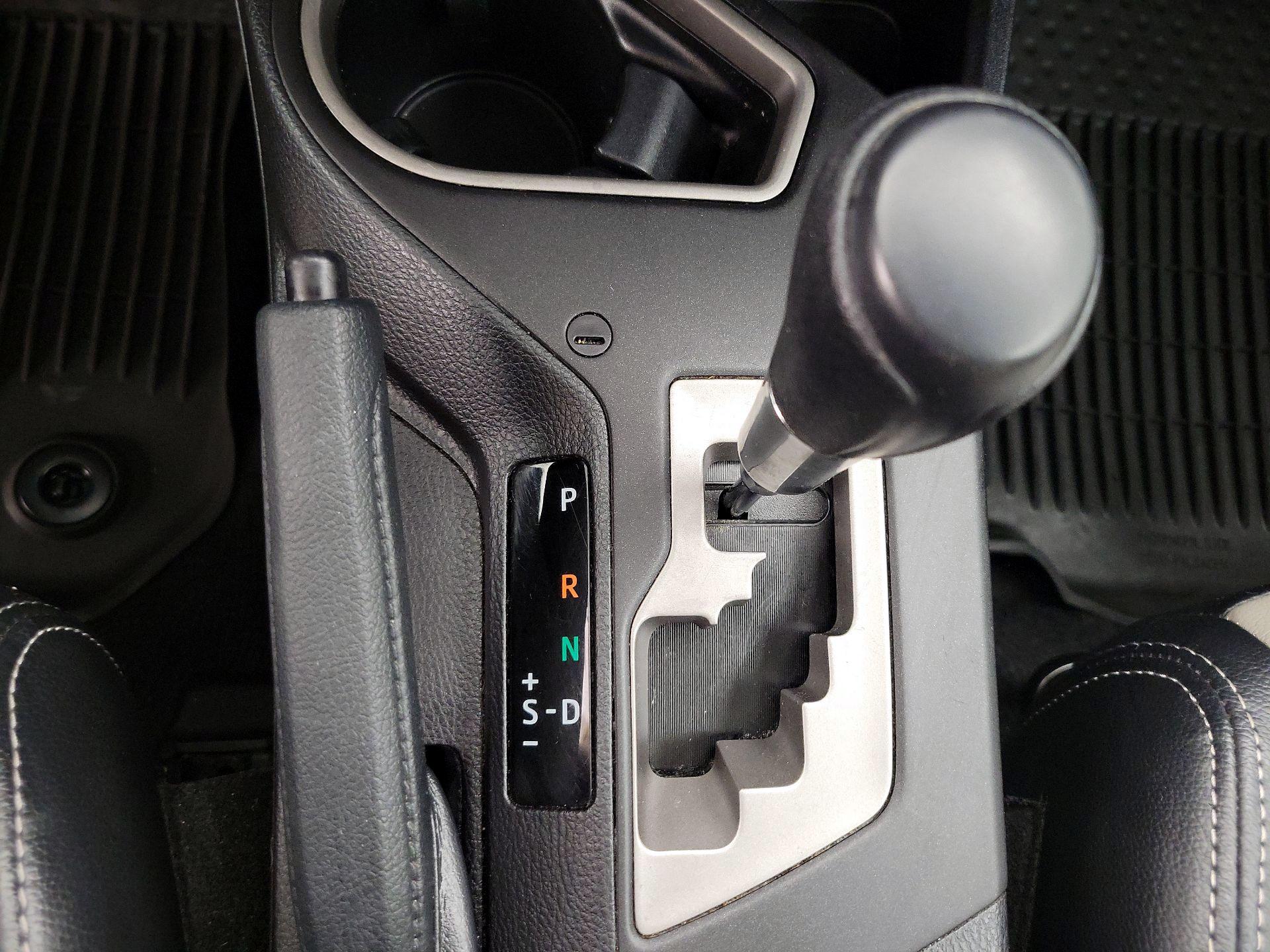 Thumbnail: 2018 Toyota RAV4 - 17