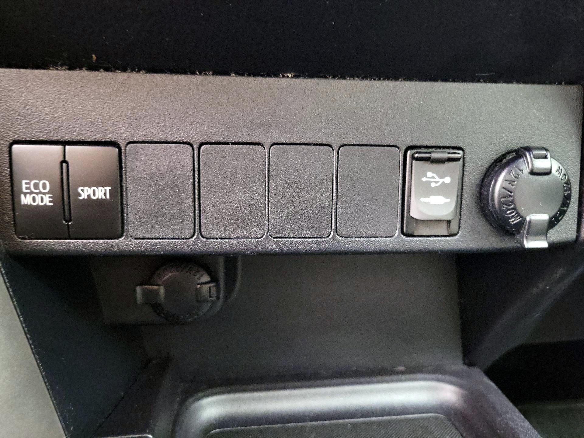 Thumbnail: 2018 Toyota RAV4 - 18