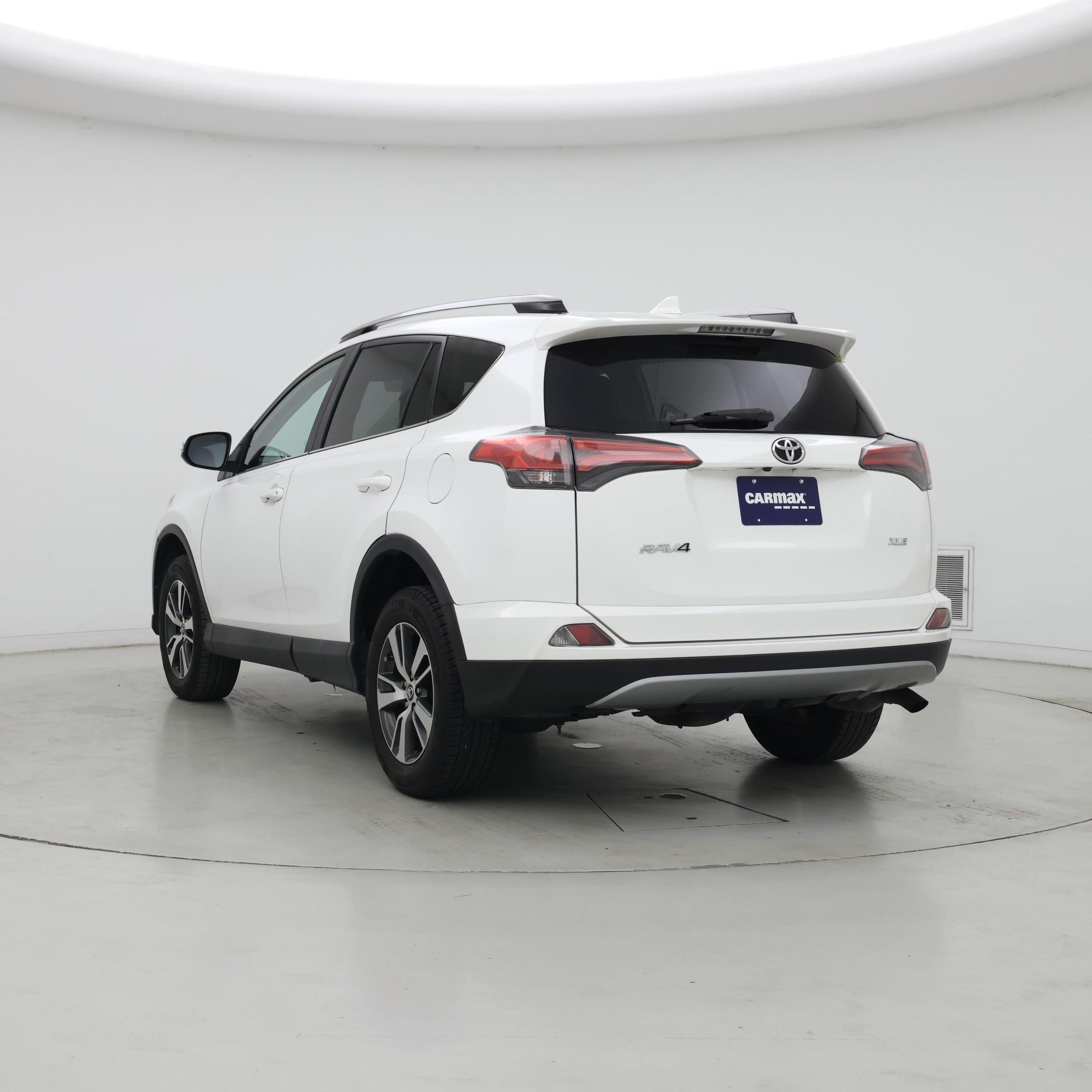 Thumbnail: 2018 Toyota RAV4 - 2