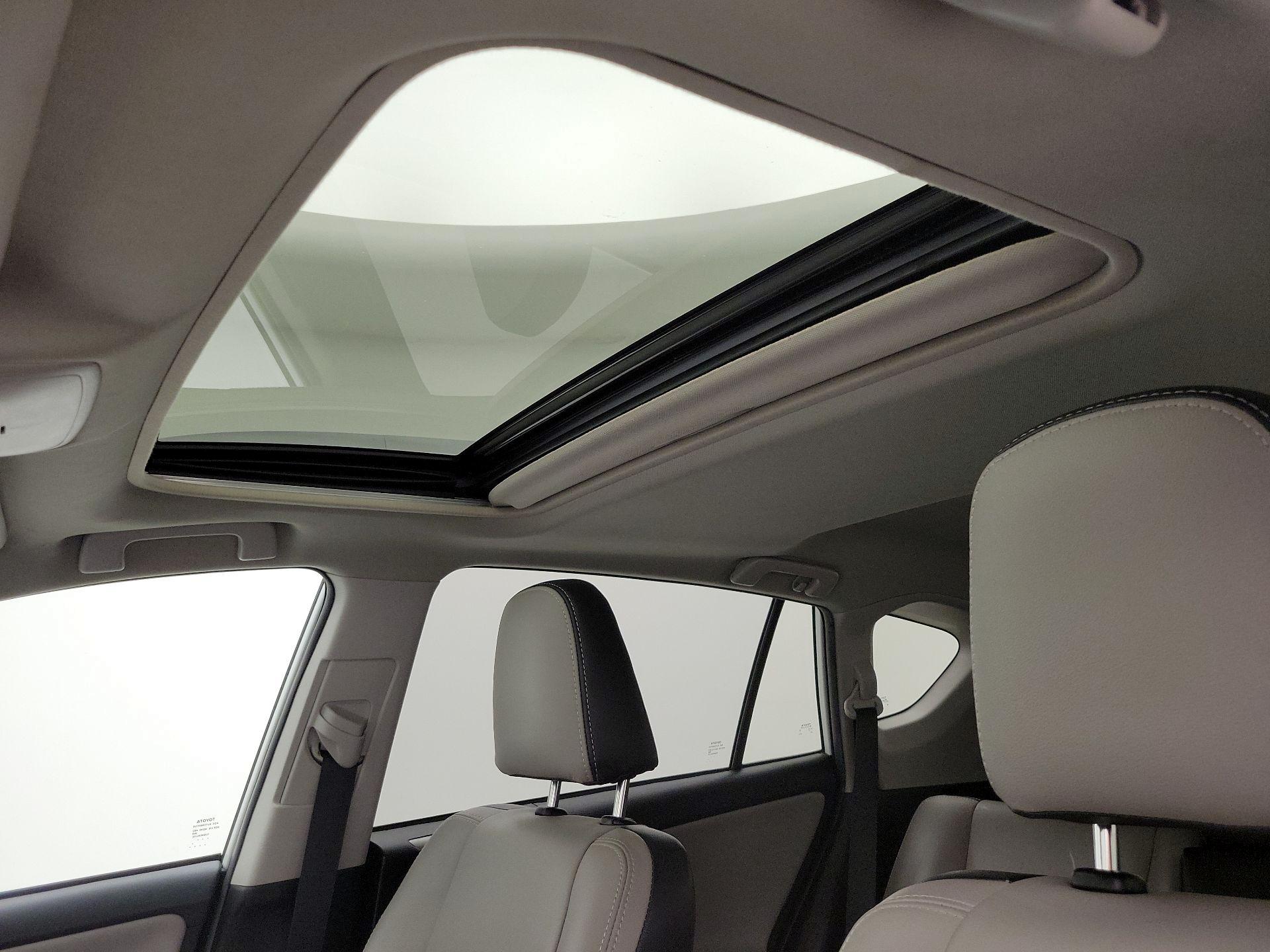 Thumbnail: 2018 Toyota RAV4 - 19