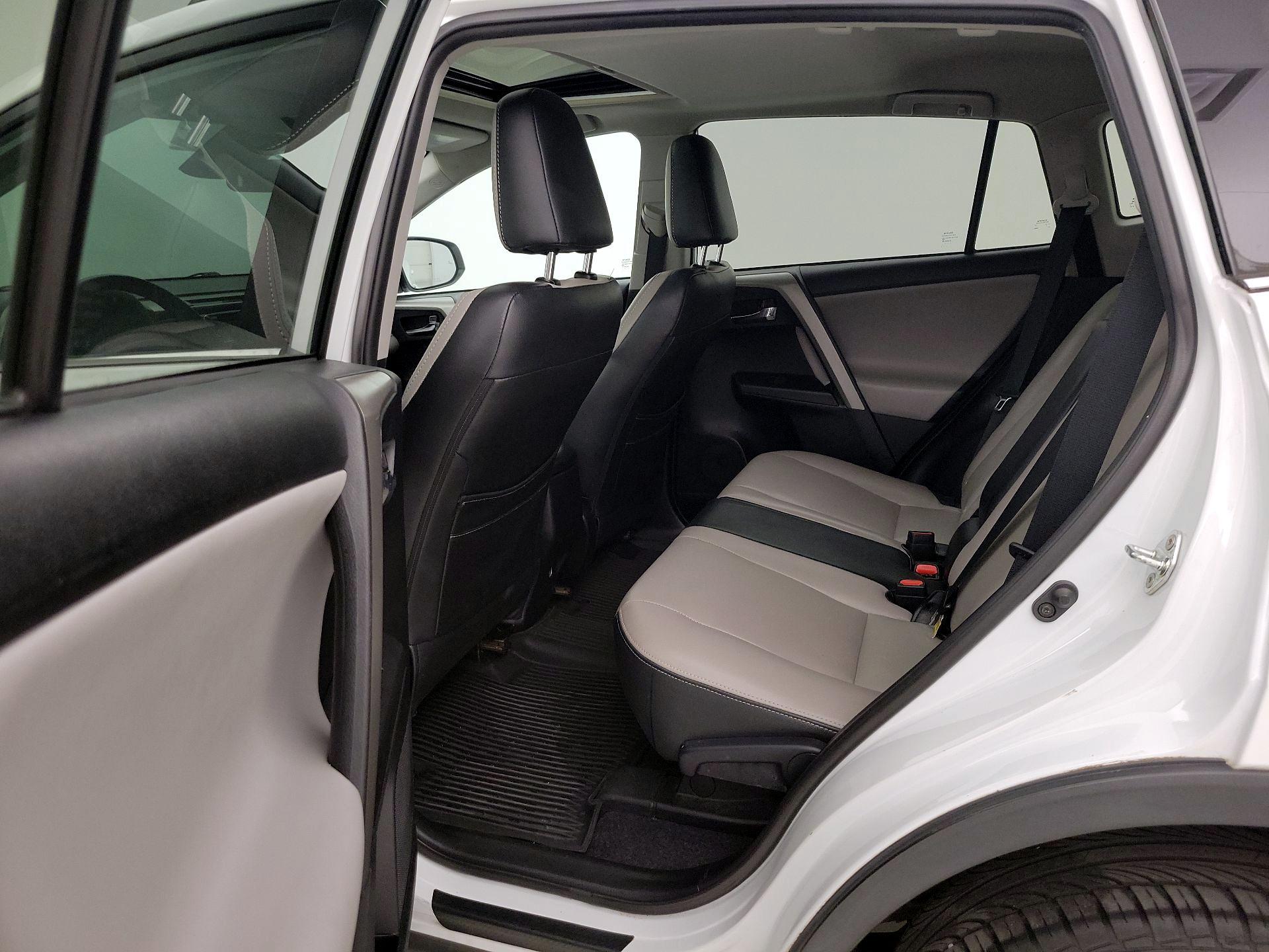 Thumbnail: 2018 Toyota RAV4 - 20